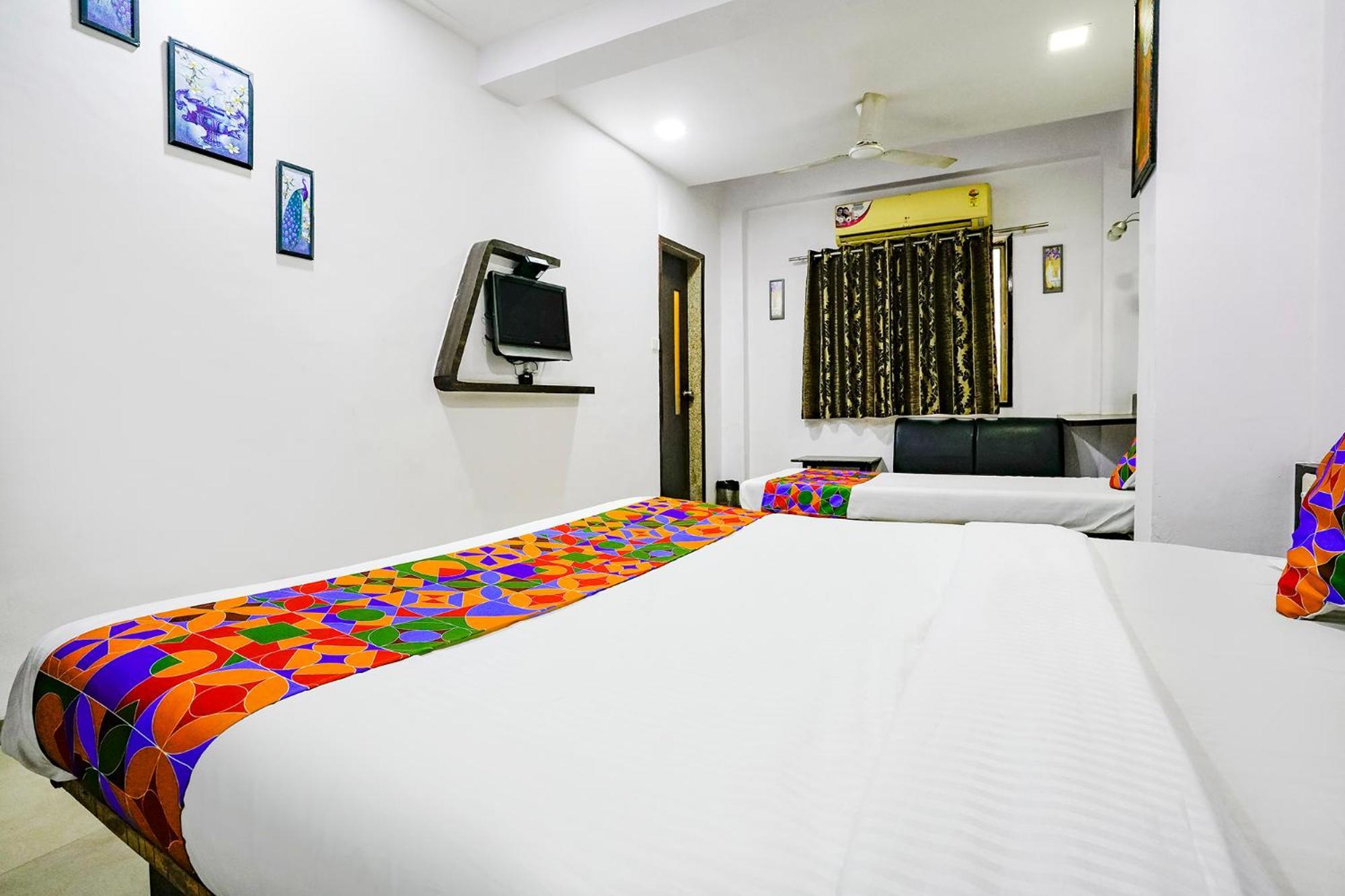 Hotel Fabhotel Santro