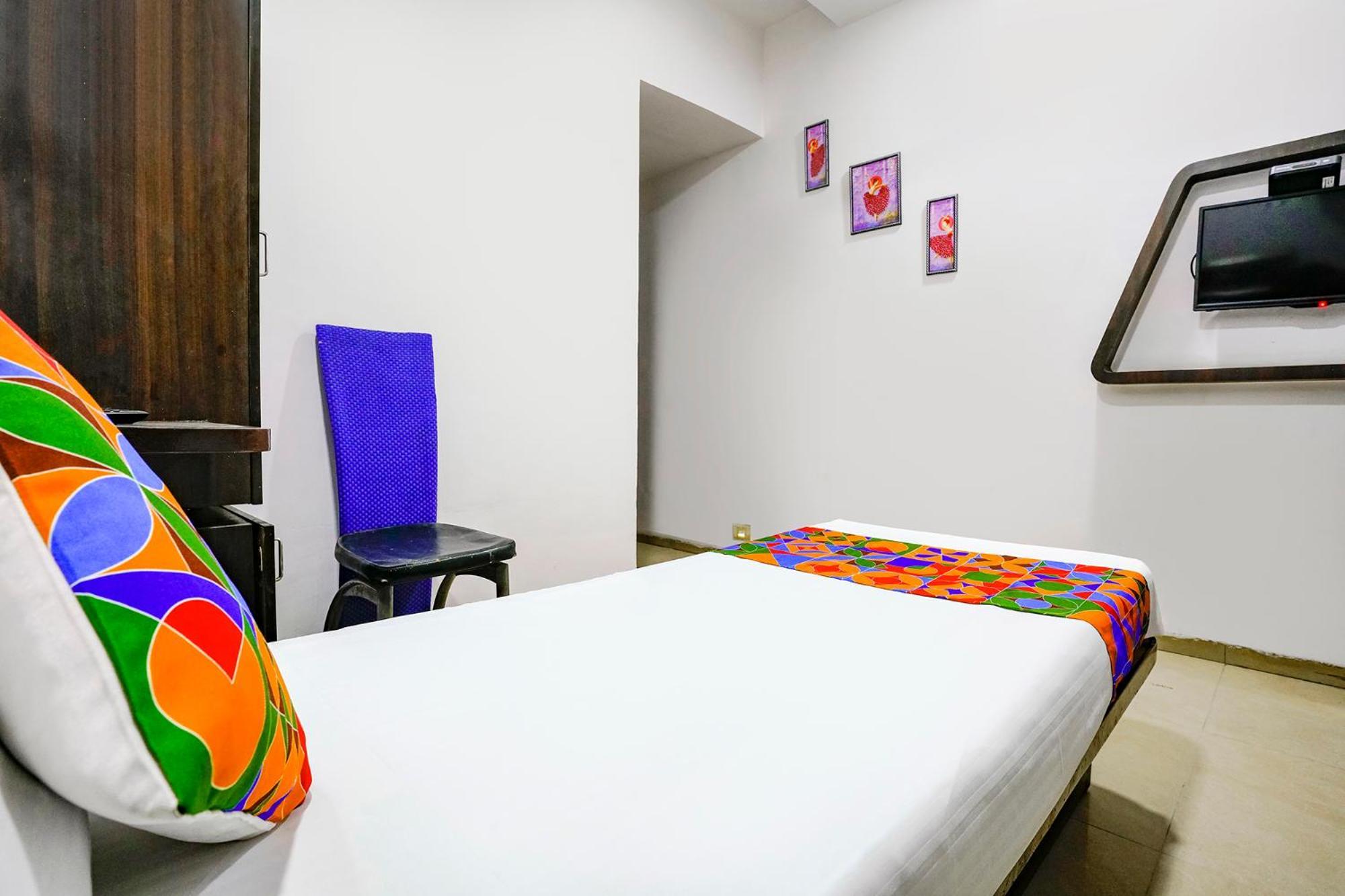 Hotel Fabhotel Santro *