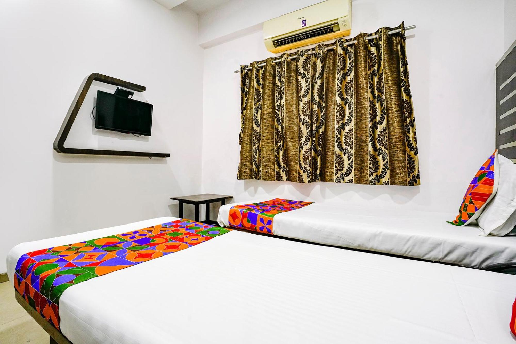 Hotel Fabhotel Santro
