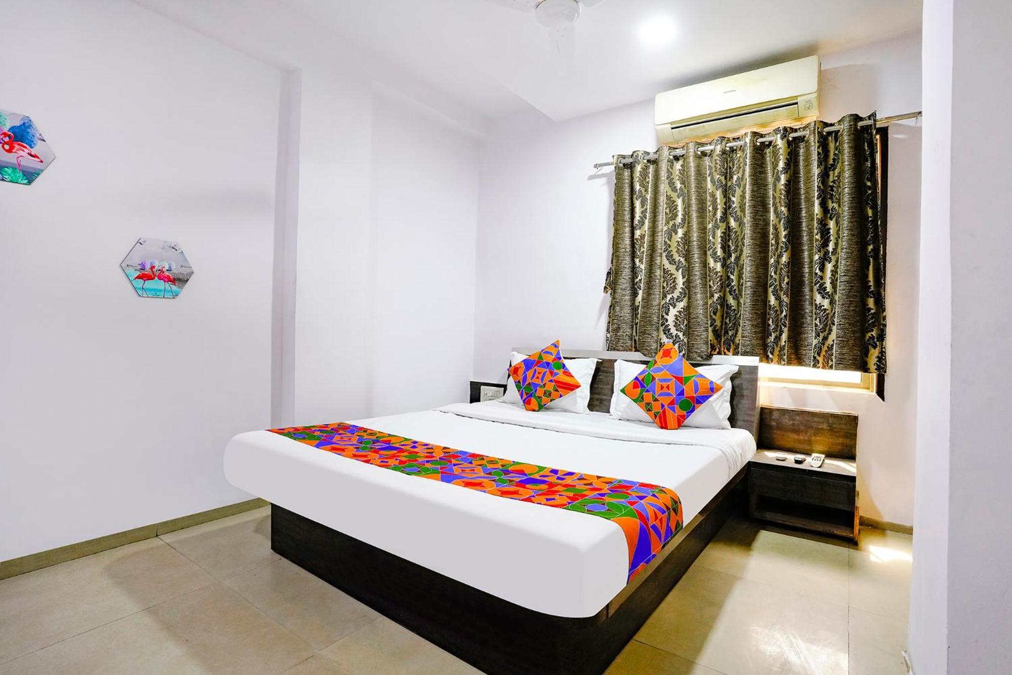 Hotel Fabhotel Santro *