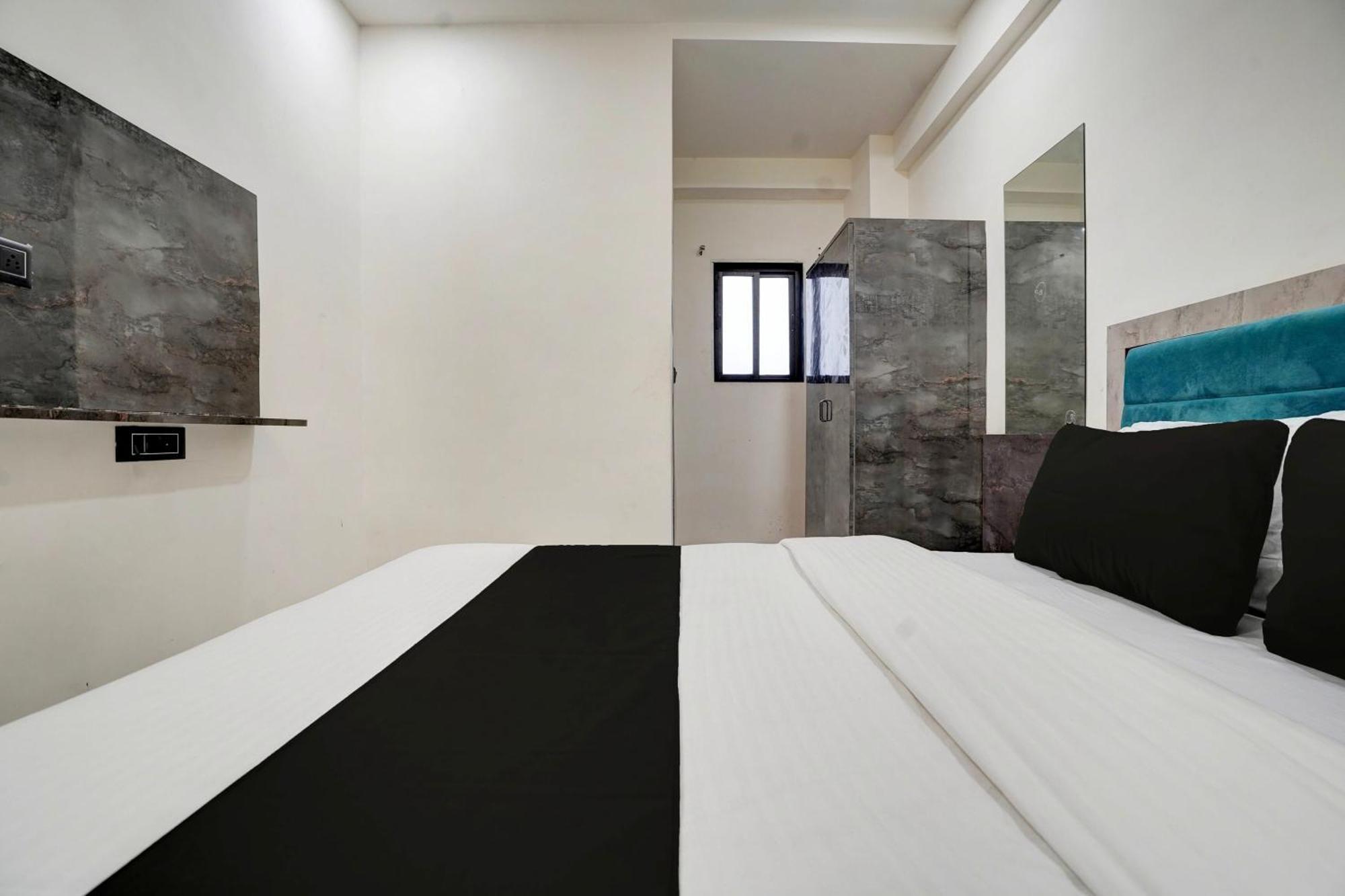 Hotel Oyo Westin Park 4*