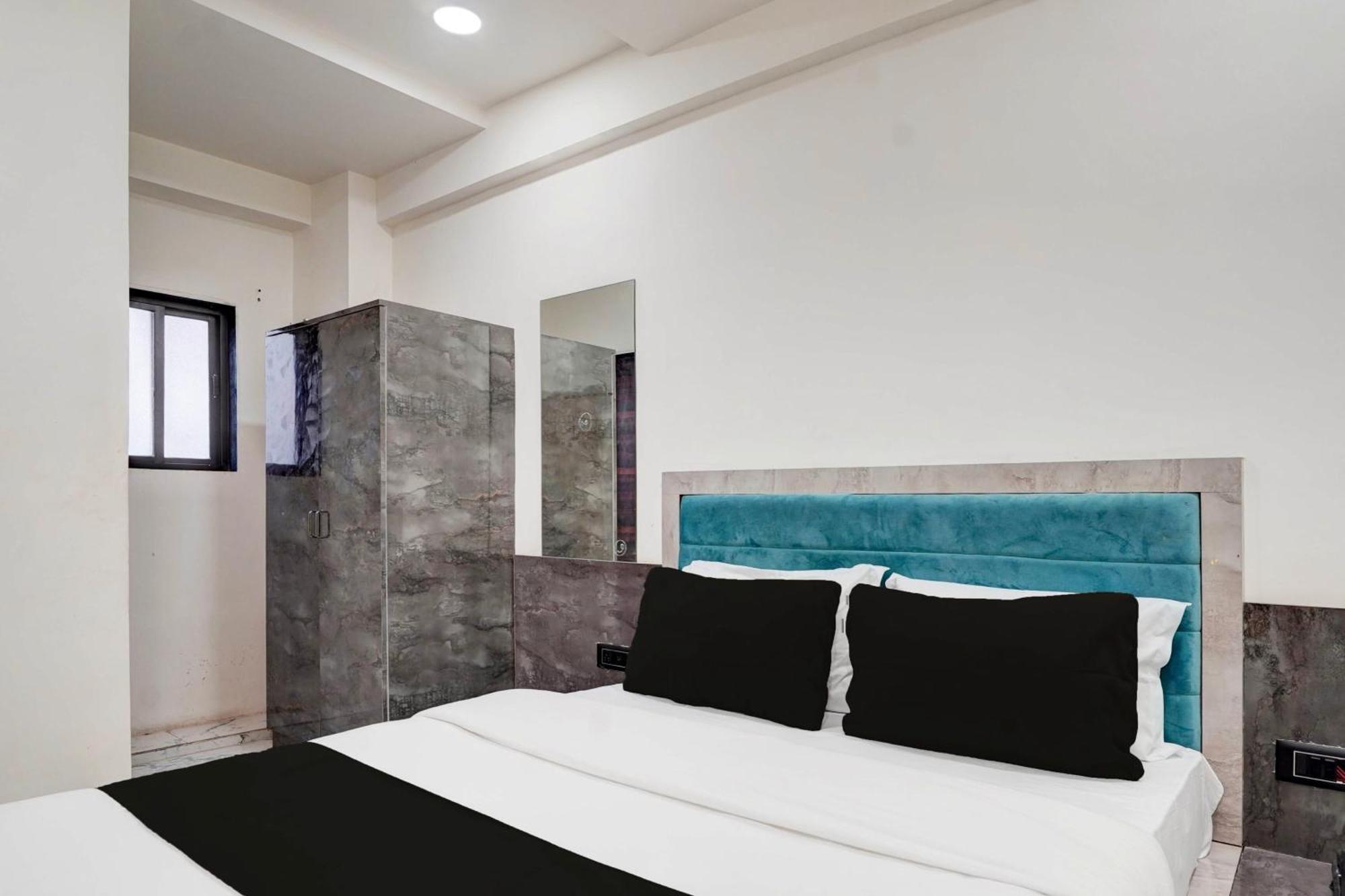 Oyo Westin Park 4*