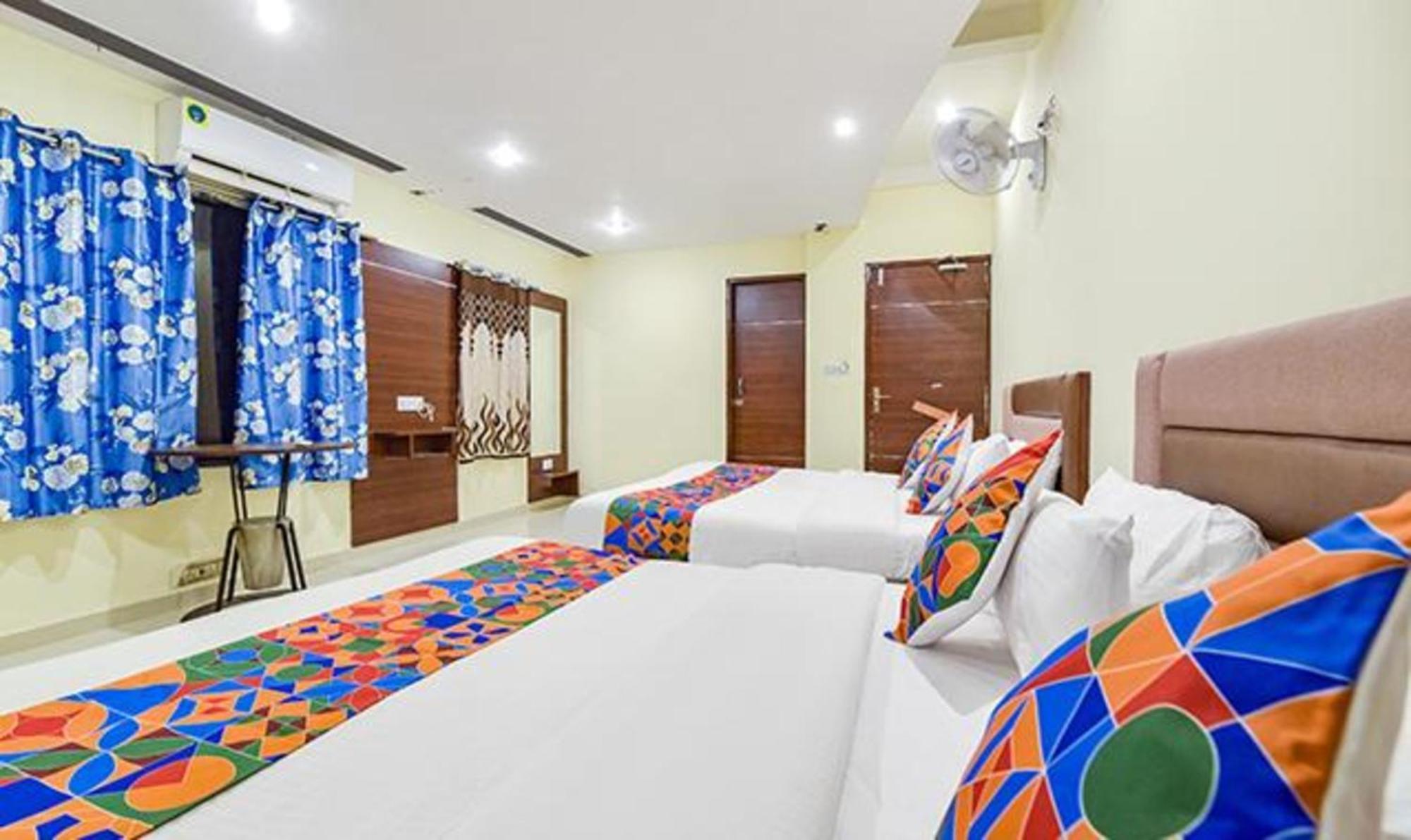 Fabexpress Poonam Palace 3*