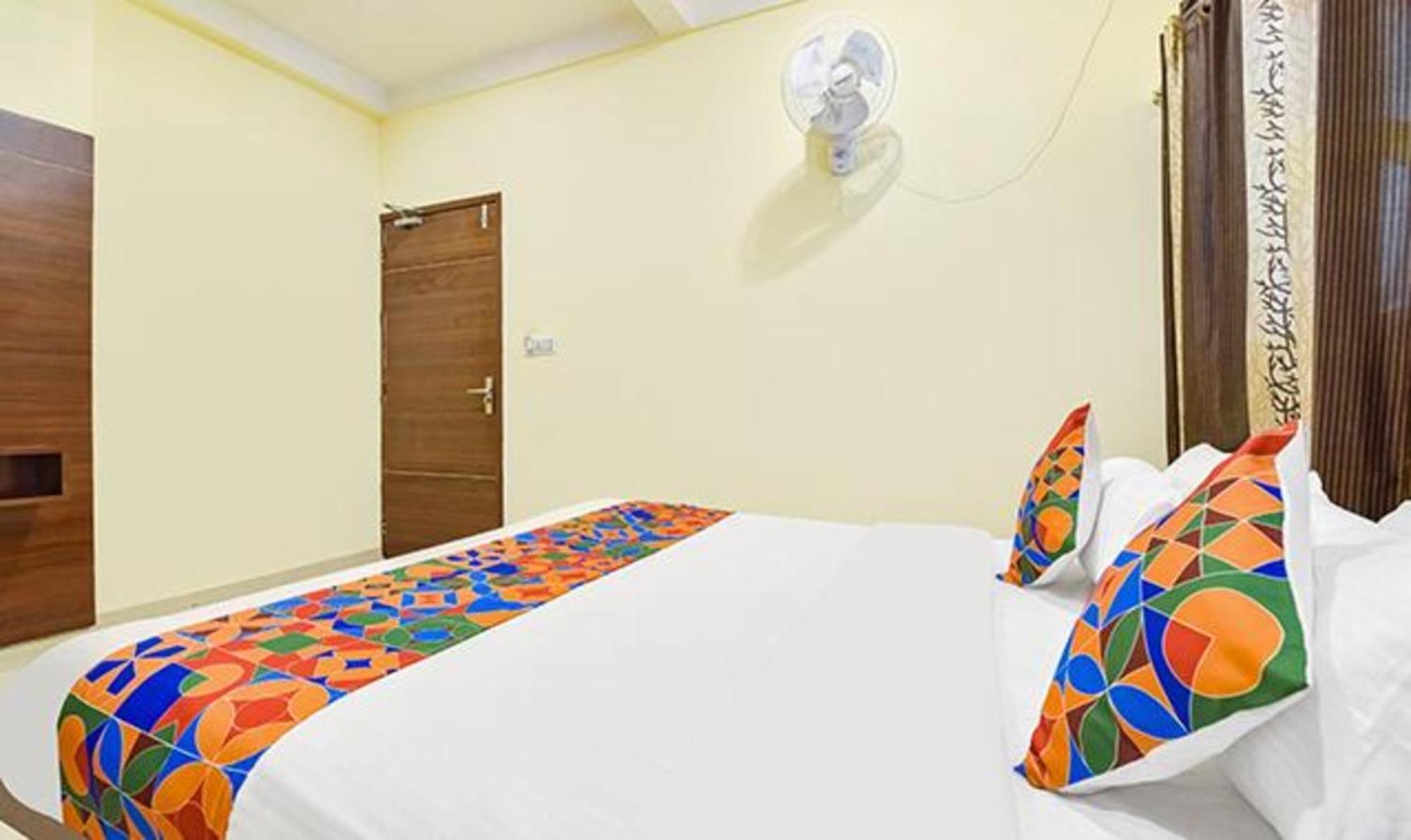 Fabexpress Poonam Palace 3*