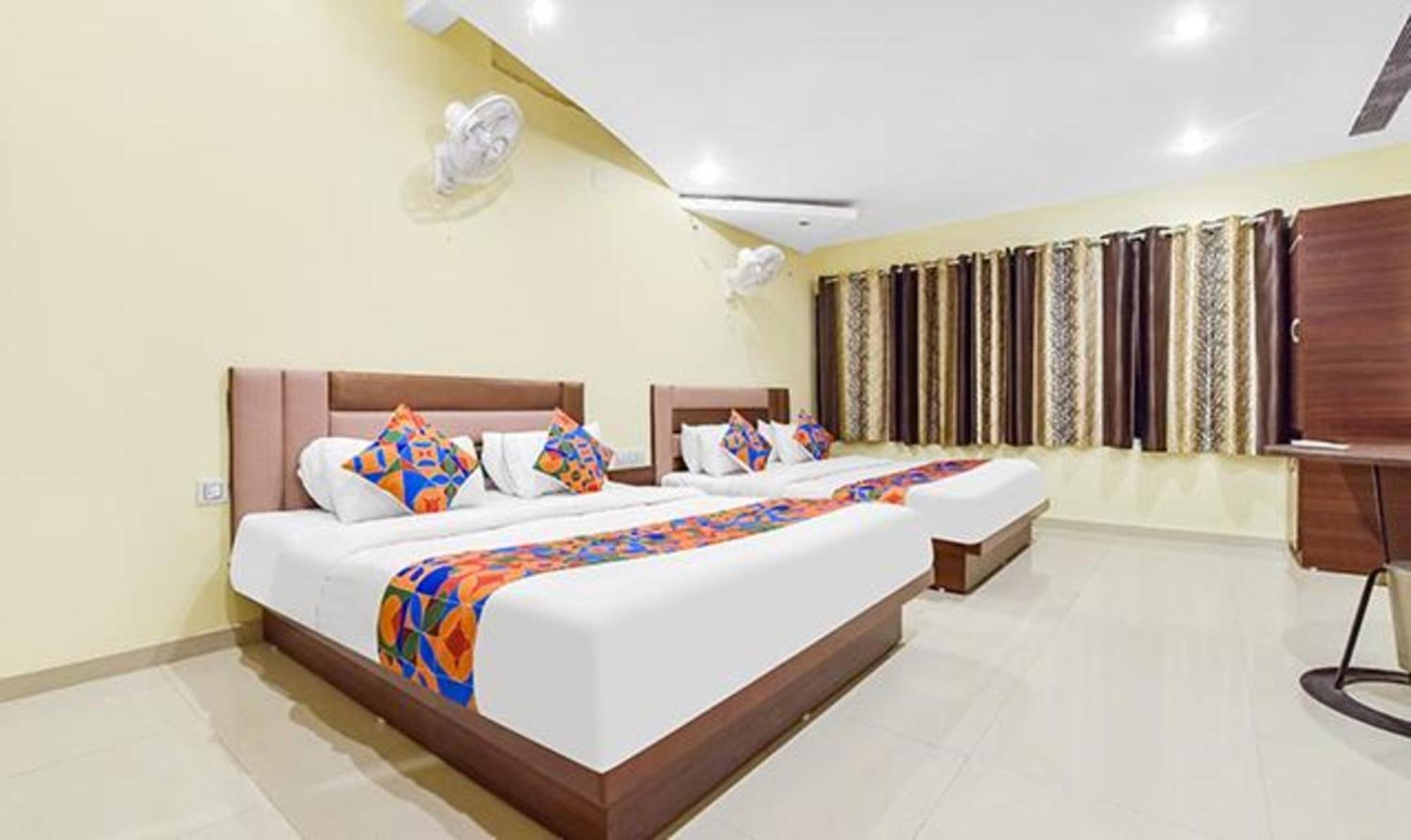 Fabexpress Poonam Palace Hotel 3*