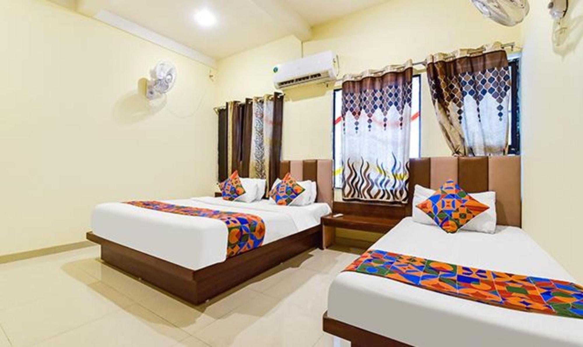 Fabexpress Poonam Palace 3*