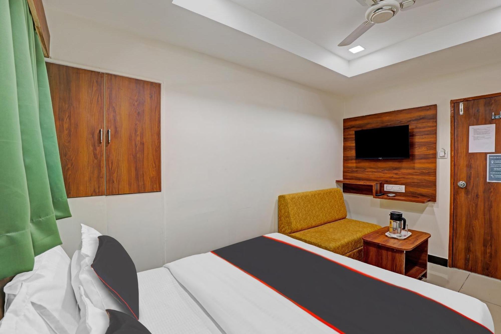 Hotel Capital O Bhavya 3*