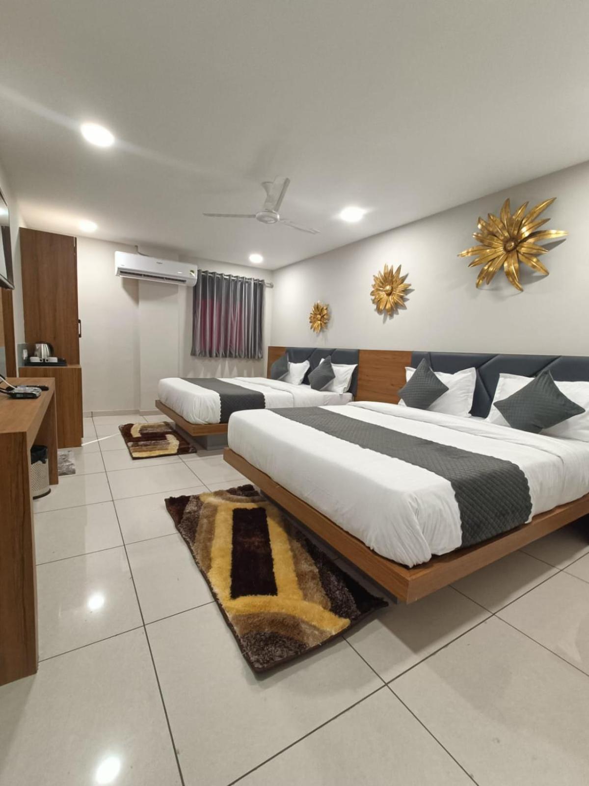 Fabhotel Asiana 3*