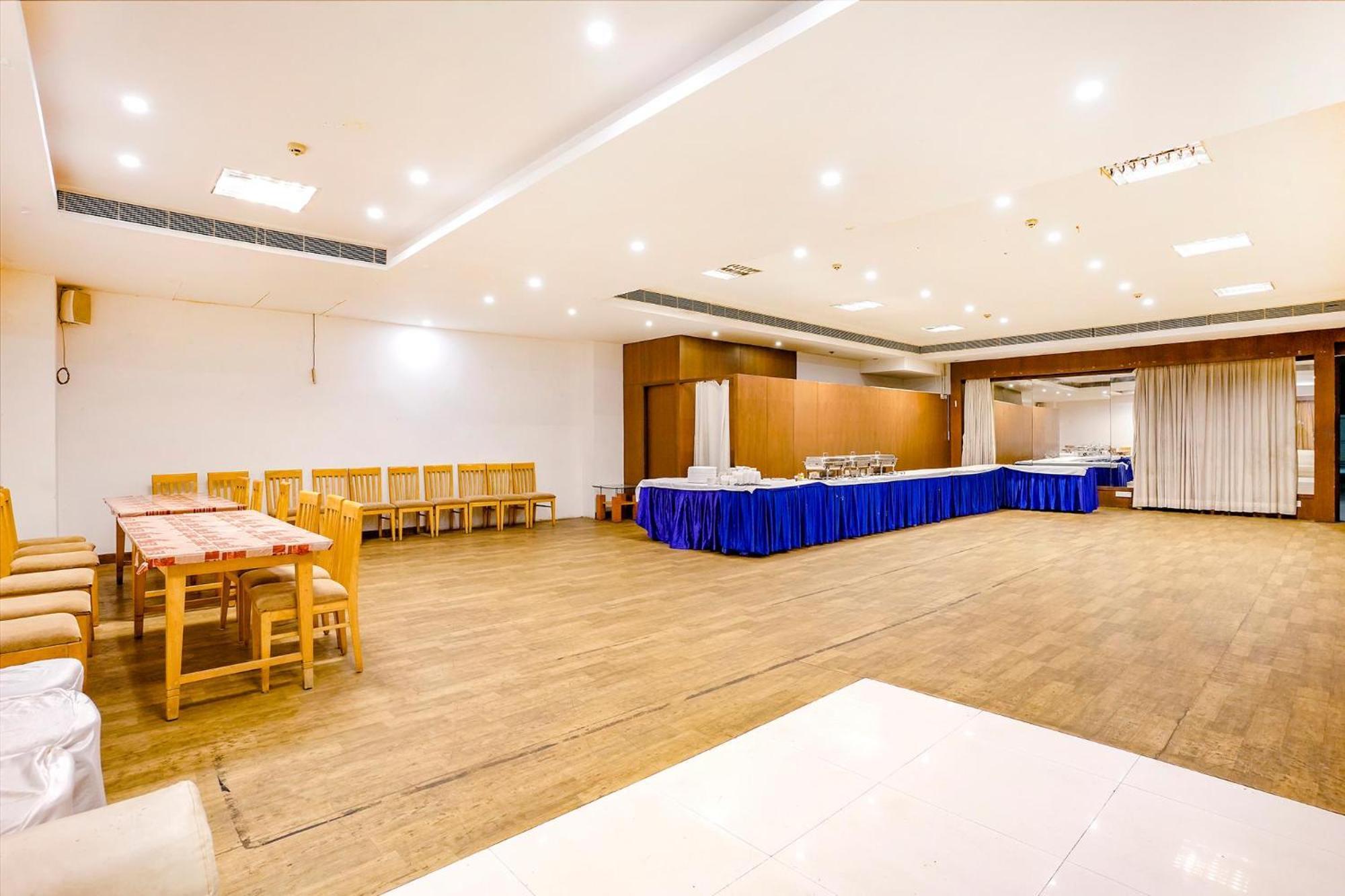 Hotel Fabhotel Cambay Sapphire