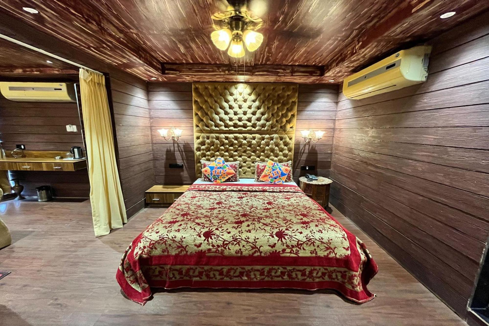 Shailly Hotel