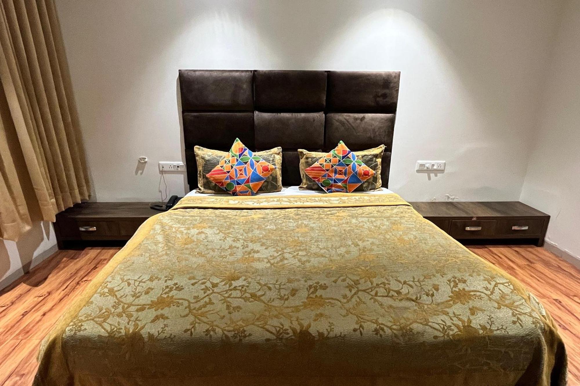 Shailly Hotel 3*