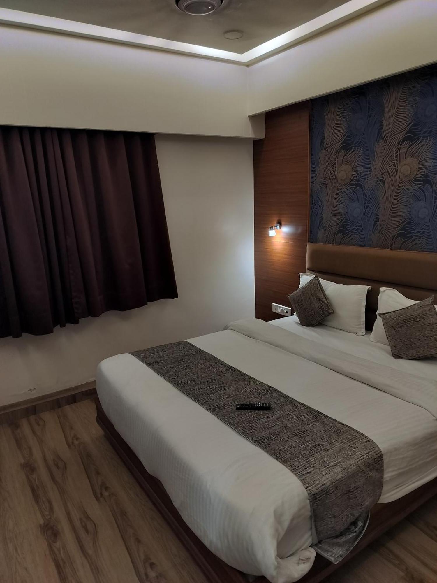 Hotel Rj Residency *