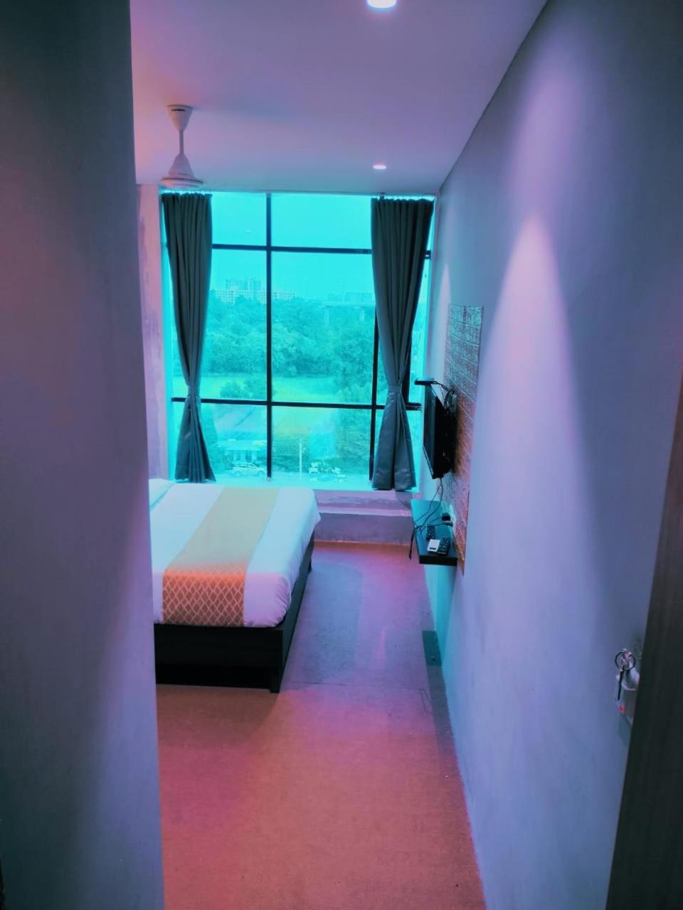 Vibes Hotel 2*