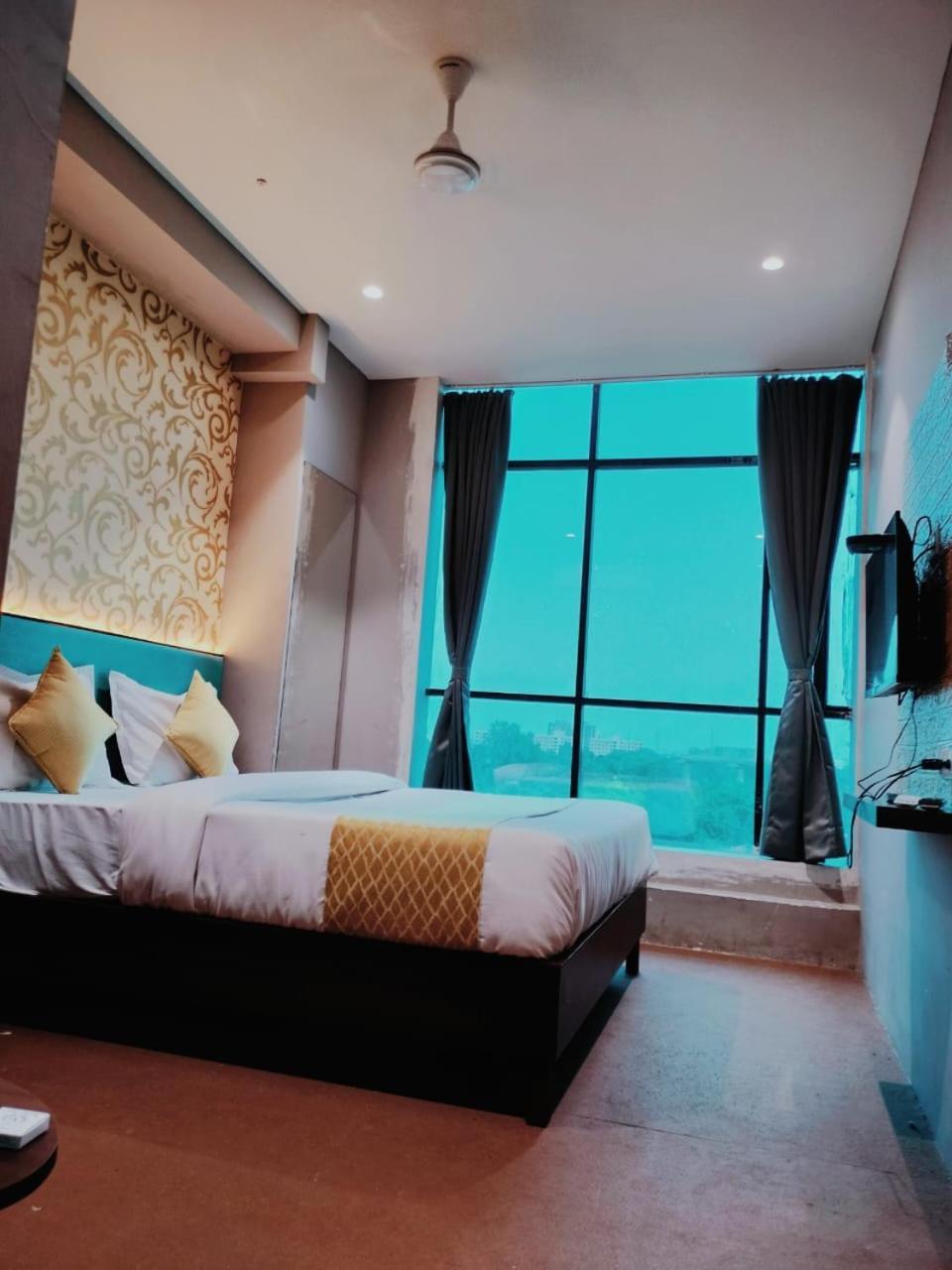 Hotel Vibes Ahmedabad