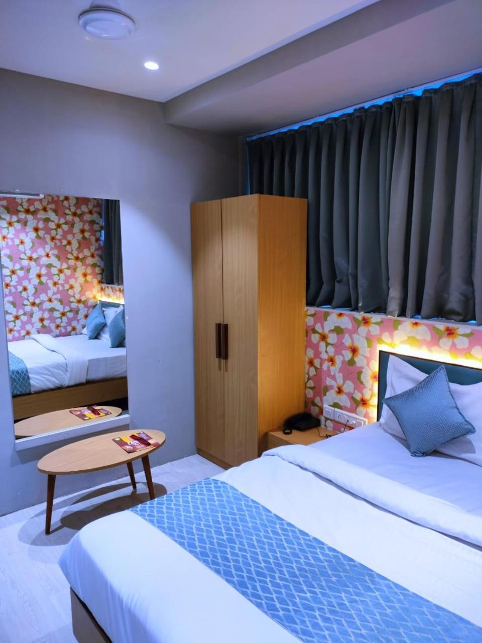 Hotel Vibes Ahmedabad