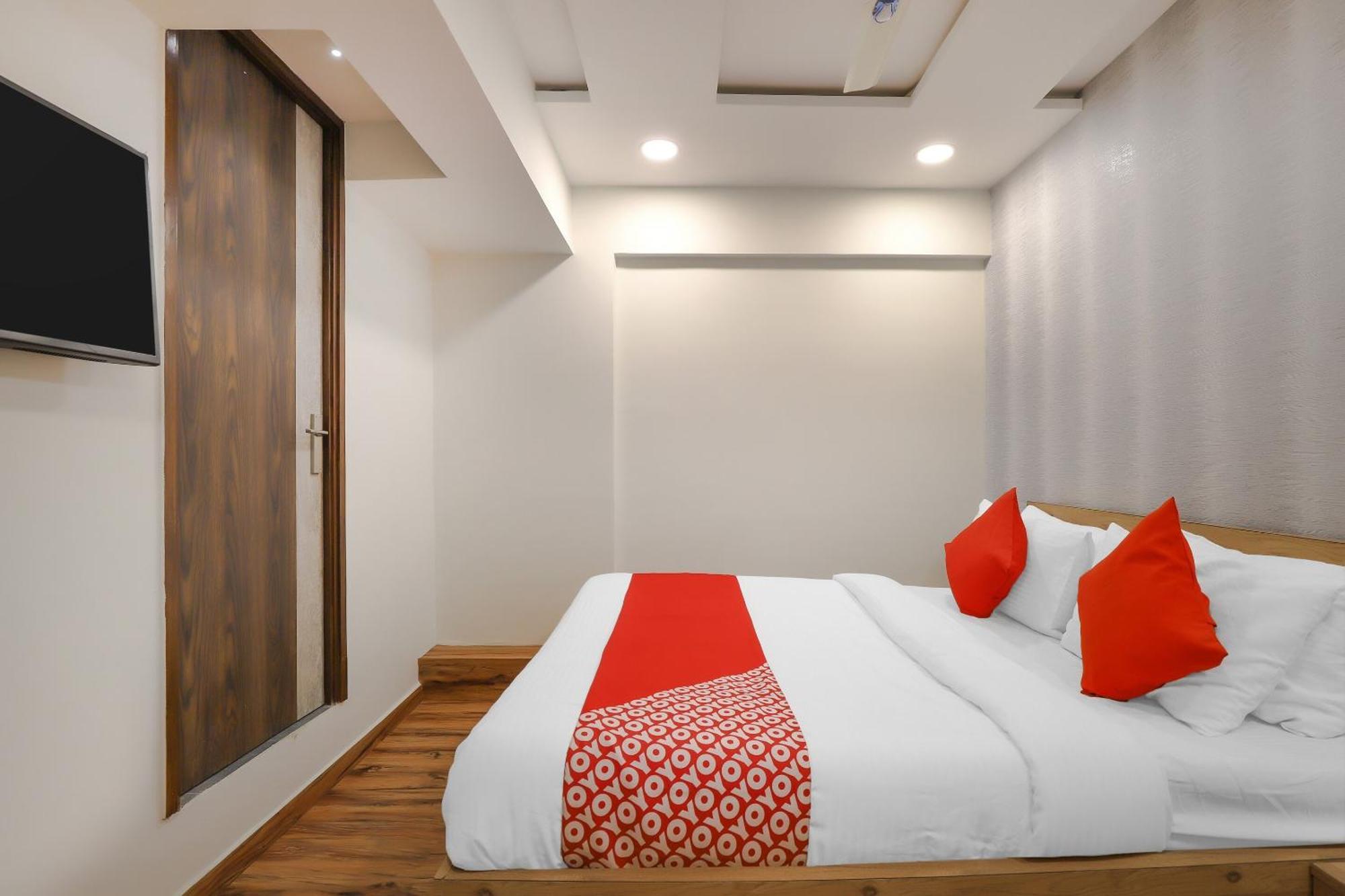 Oyo Shree Niwas Hotel Ahmedabad