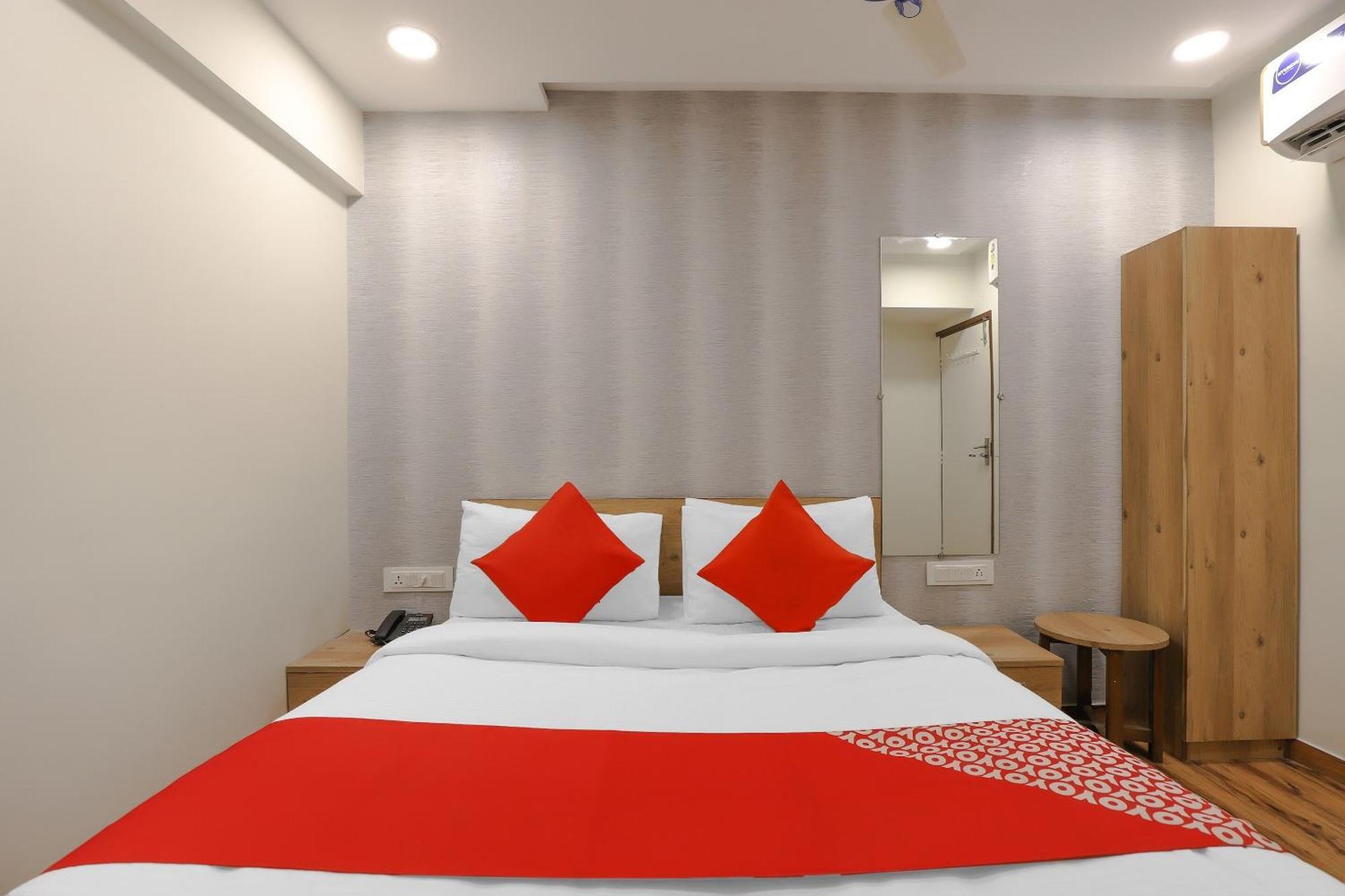 Oyo Shree Niwas Ahmedabad