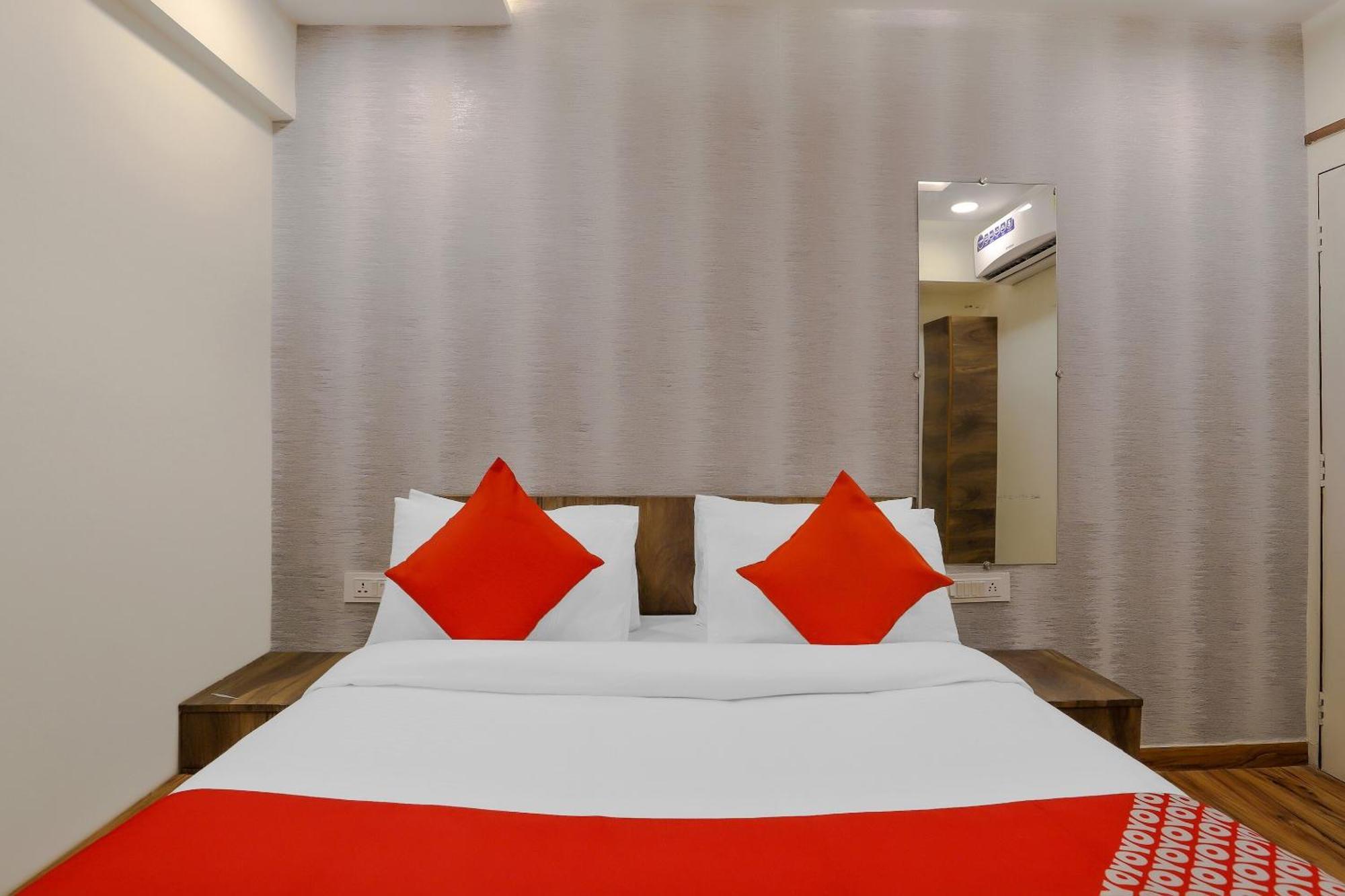 Hotel Oyo Shree Niwas Ahmedabad