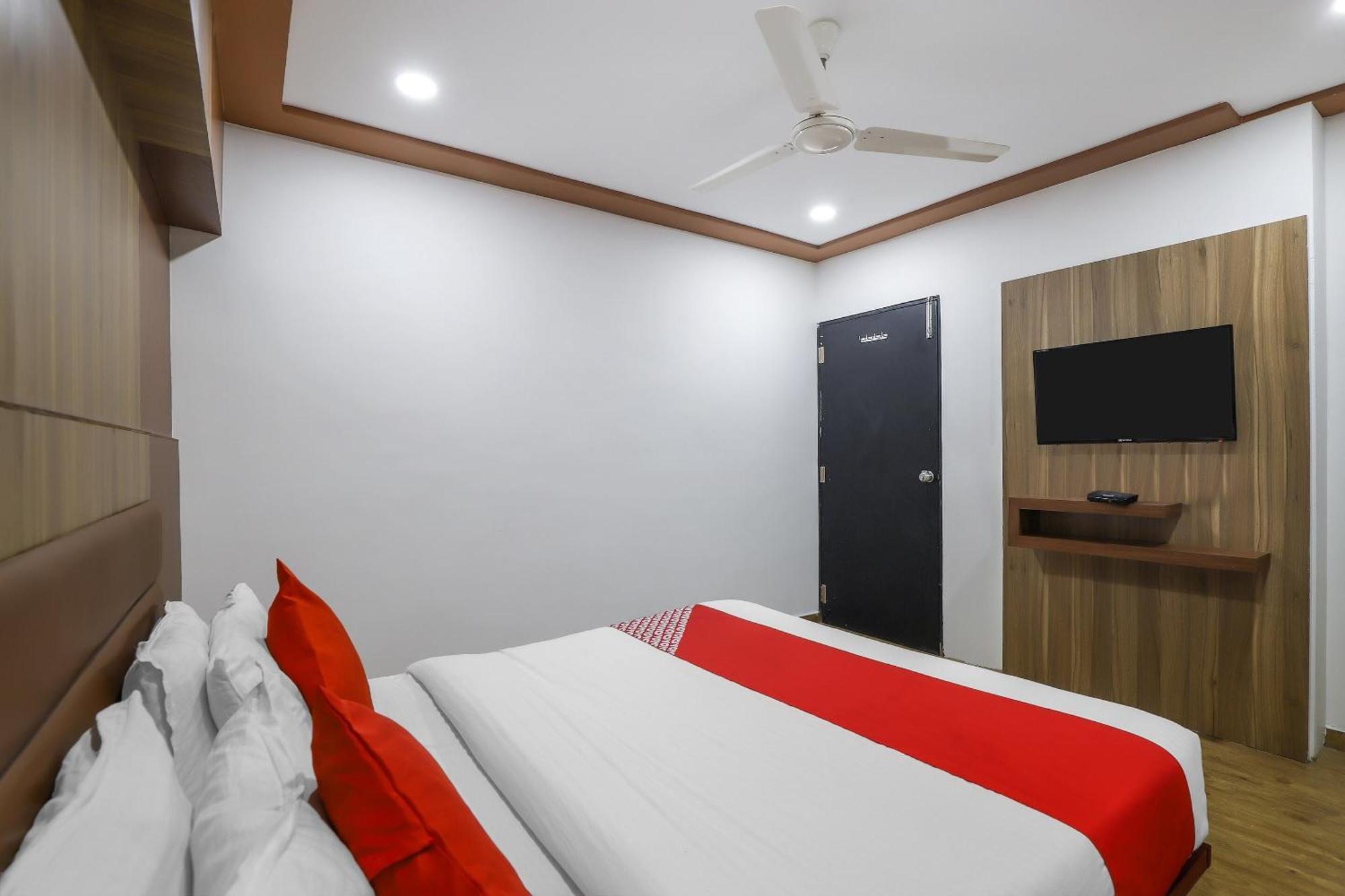 Oyo Shree Niwas Hotel