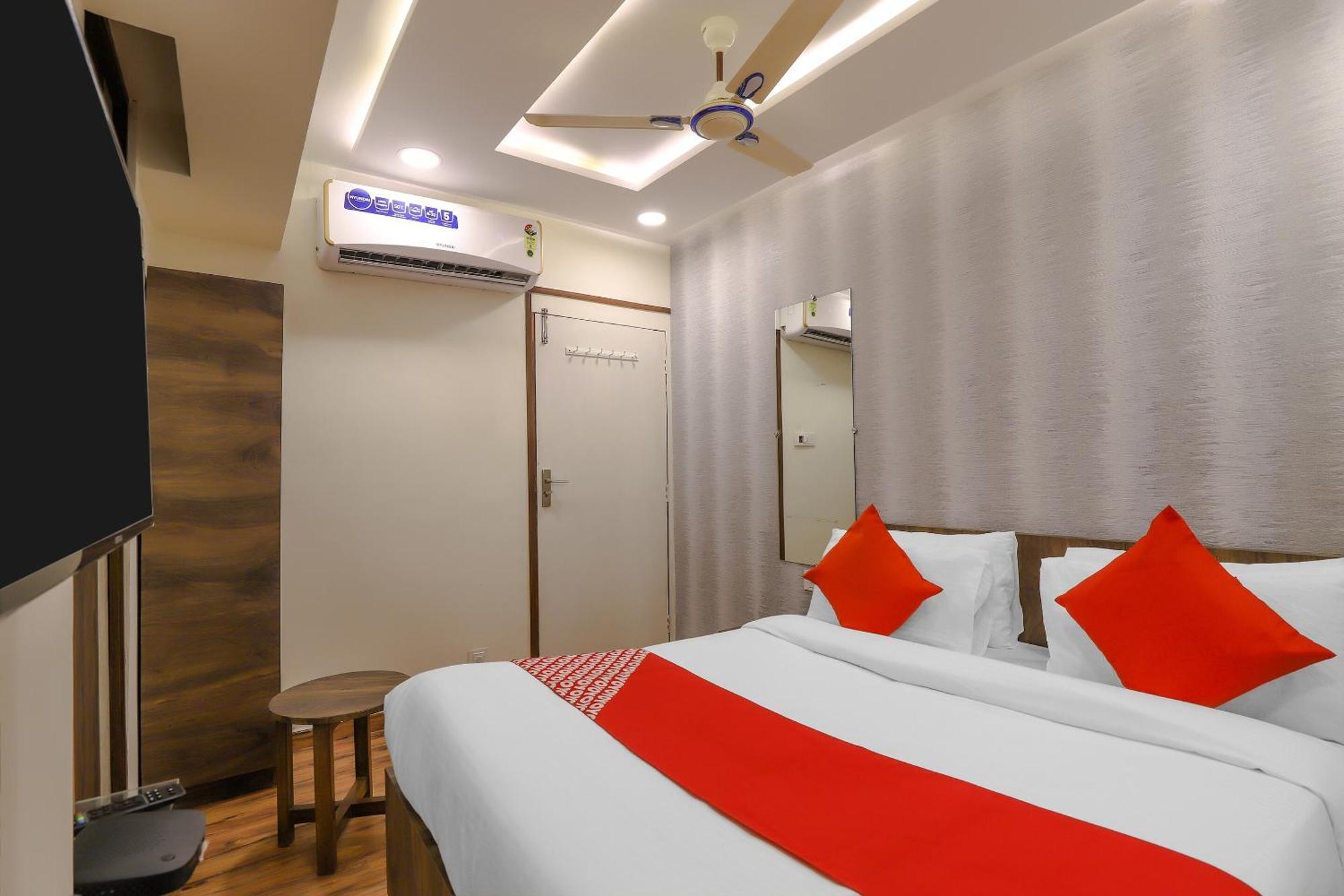 Oyo Shree Niwas Hotel
