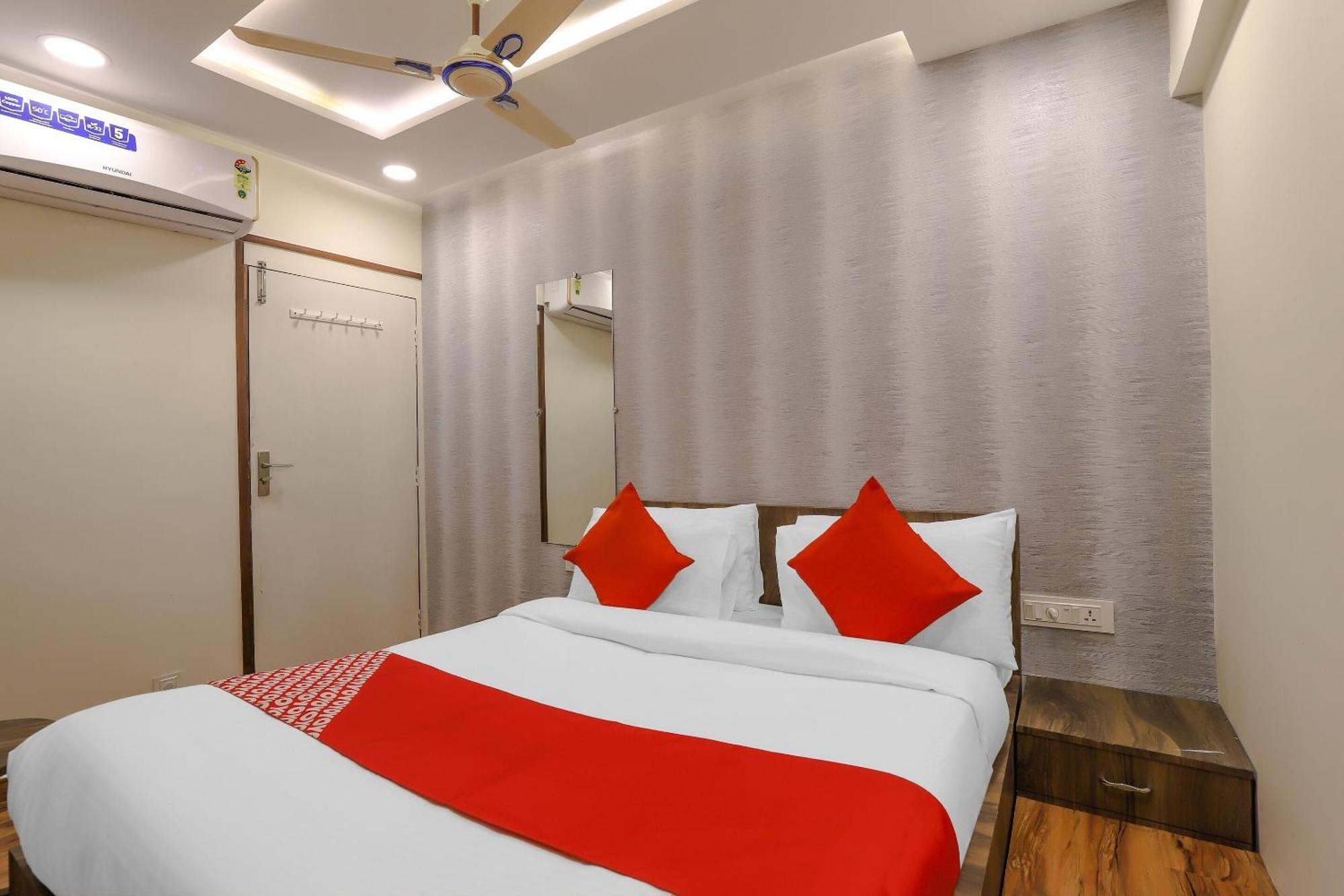 Hotel Oyo Shree Niwas Ahmedabad