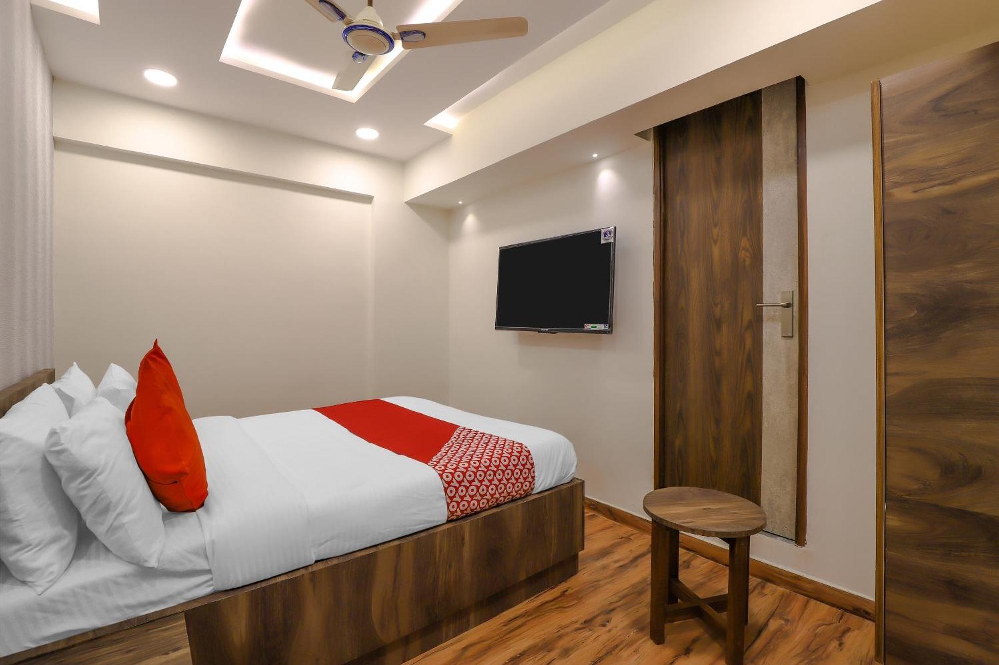 Oyo Shree Niwas Hotel Ahmedabad