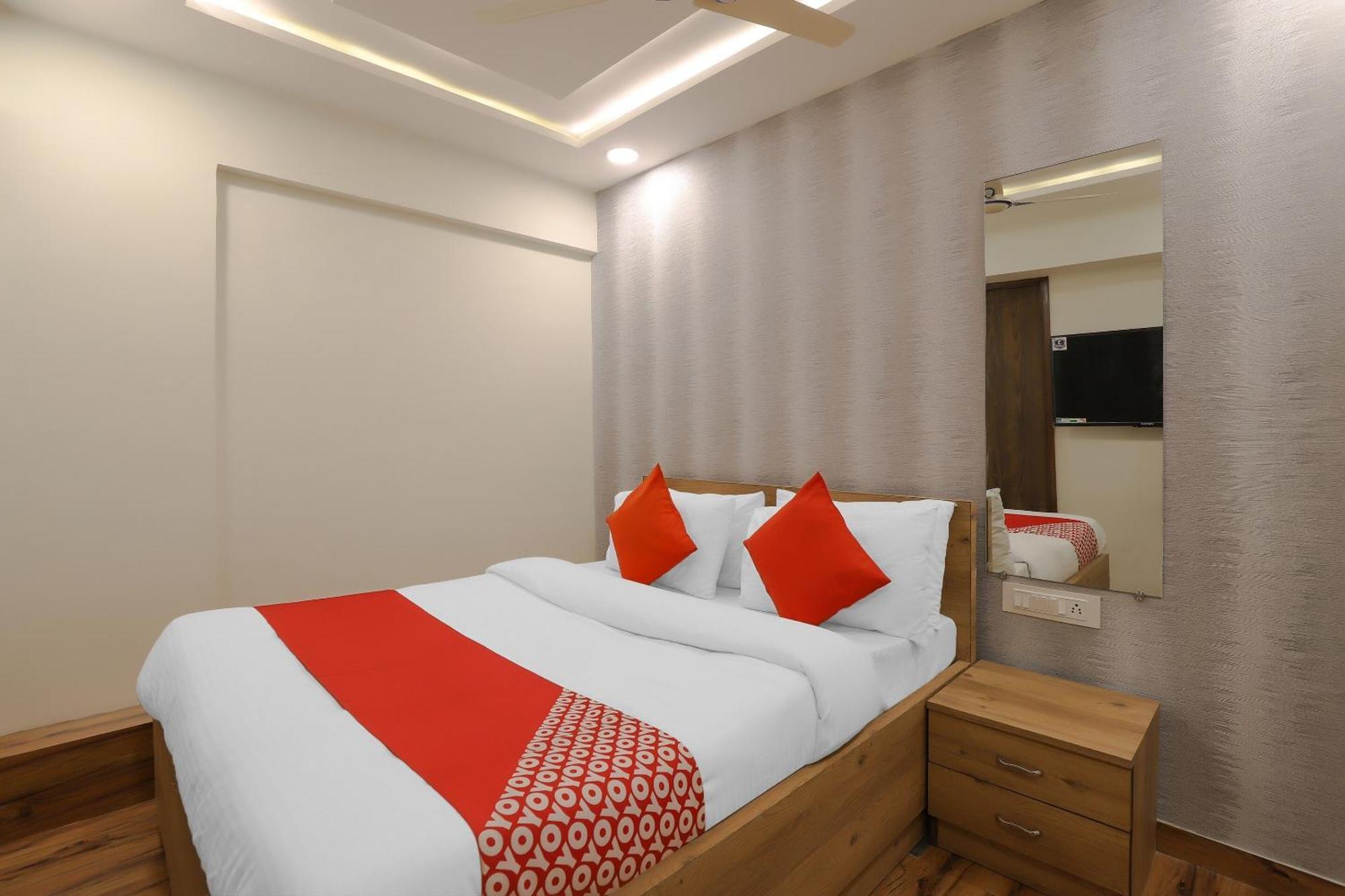 Hotel Oyo Shree Niwas Ahmedabad