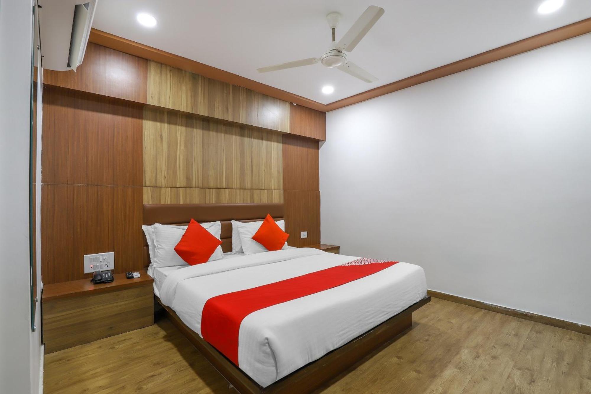 Oyo Shree Niwas Hotel
