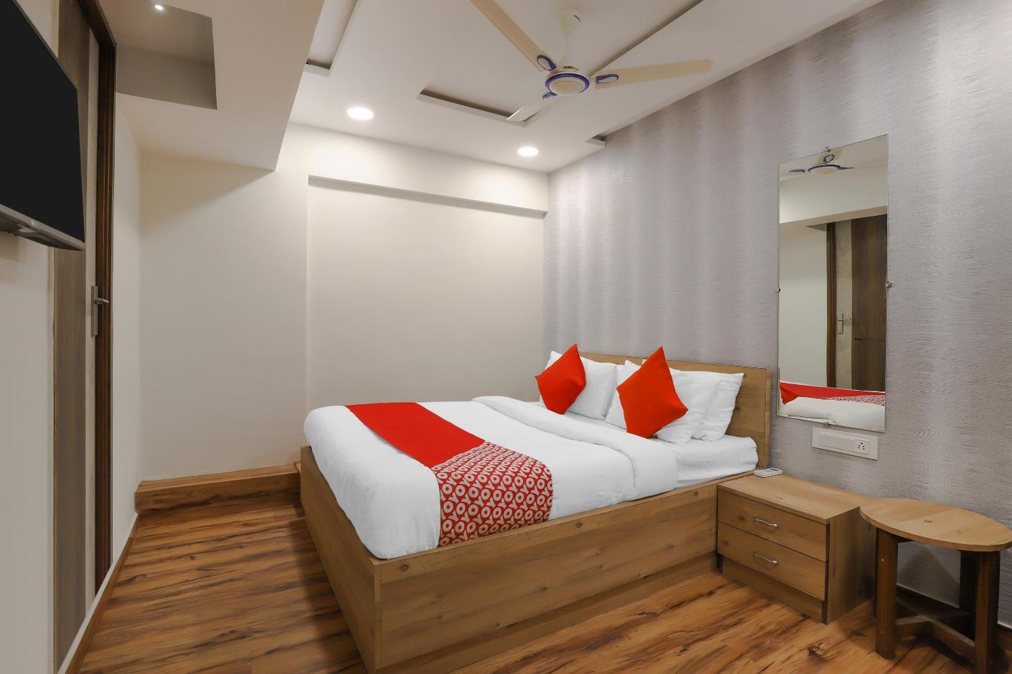 Oyo Shree Niwas Hotel Ahmedabad