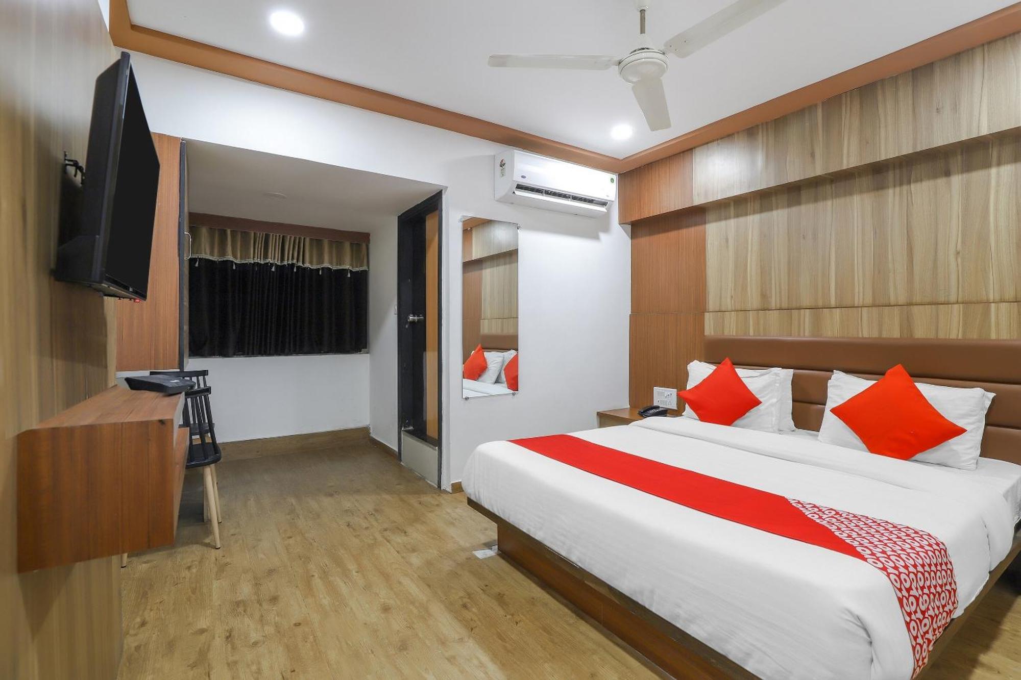 Oyo Shree Niwas Hotel 3*
