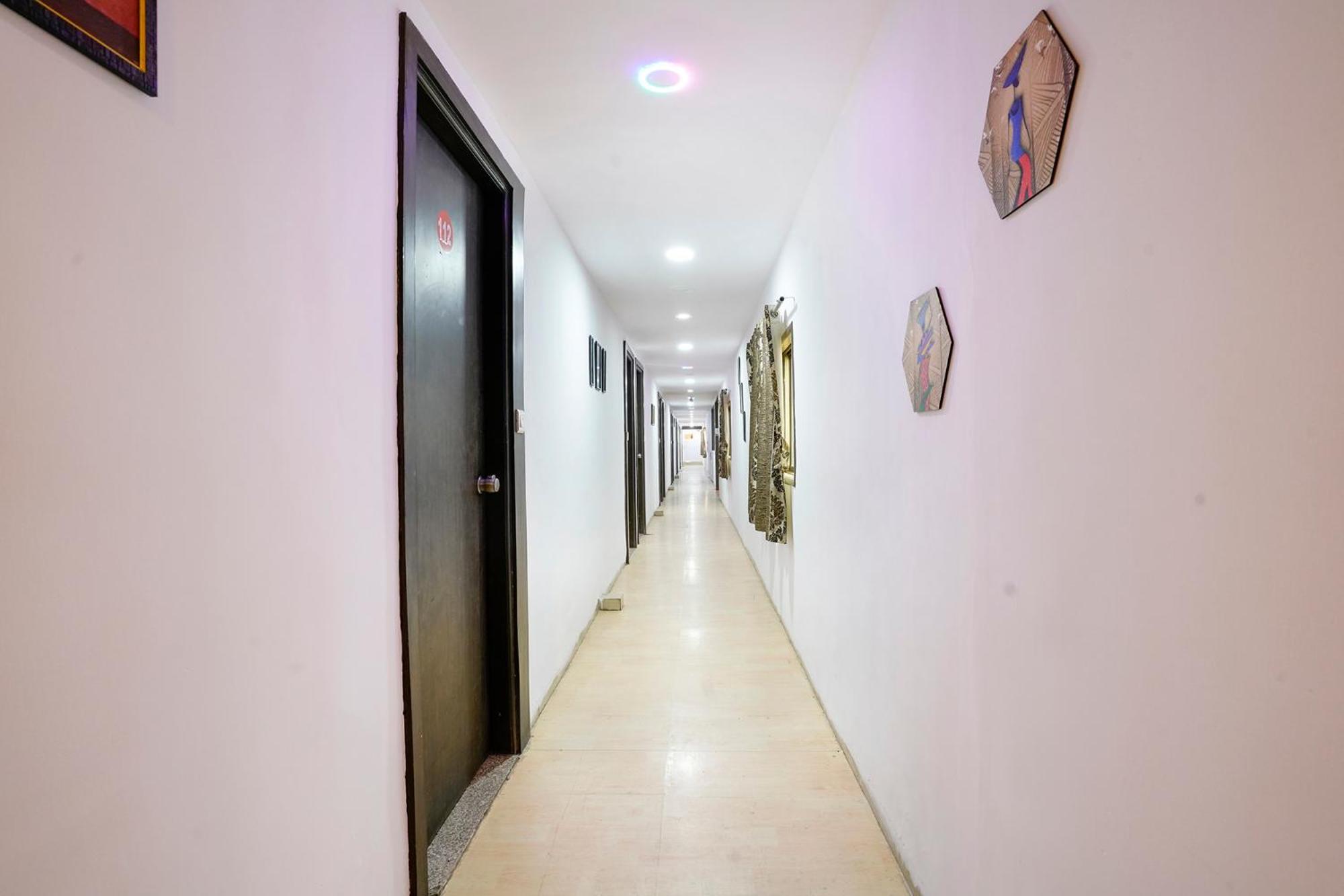 Fabhotel Santro