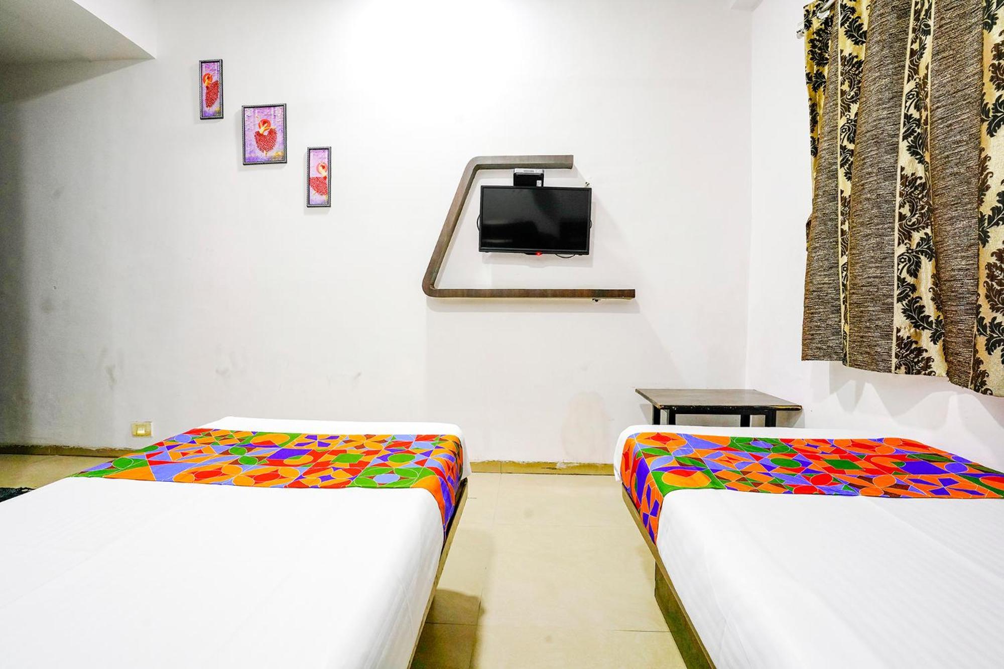 Hotel Fabhotel Santro