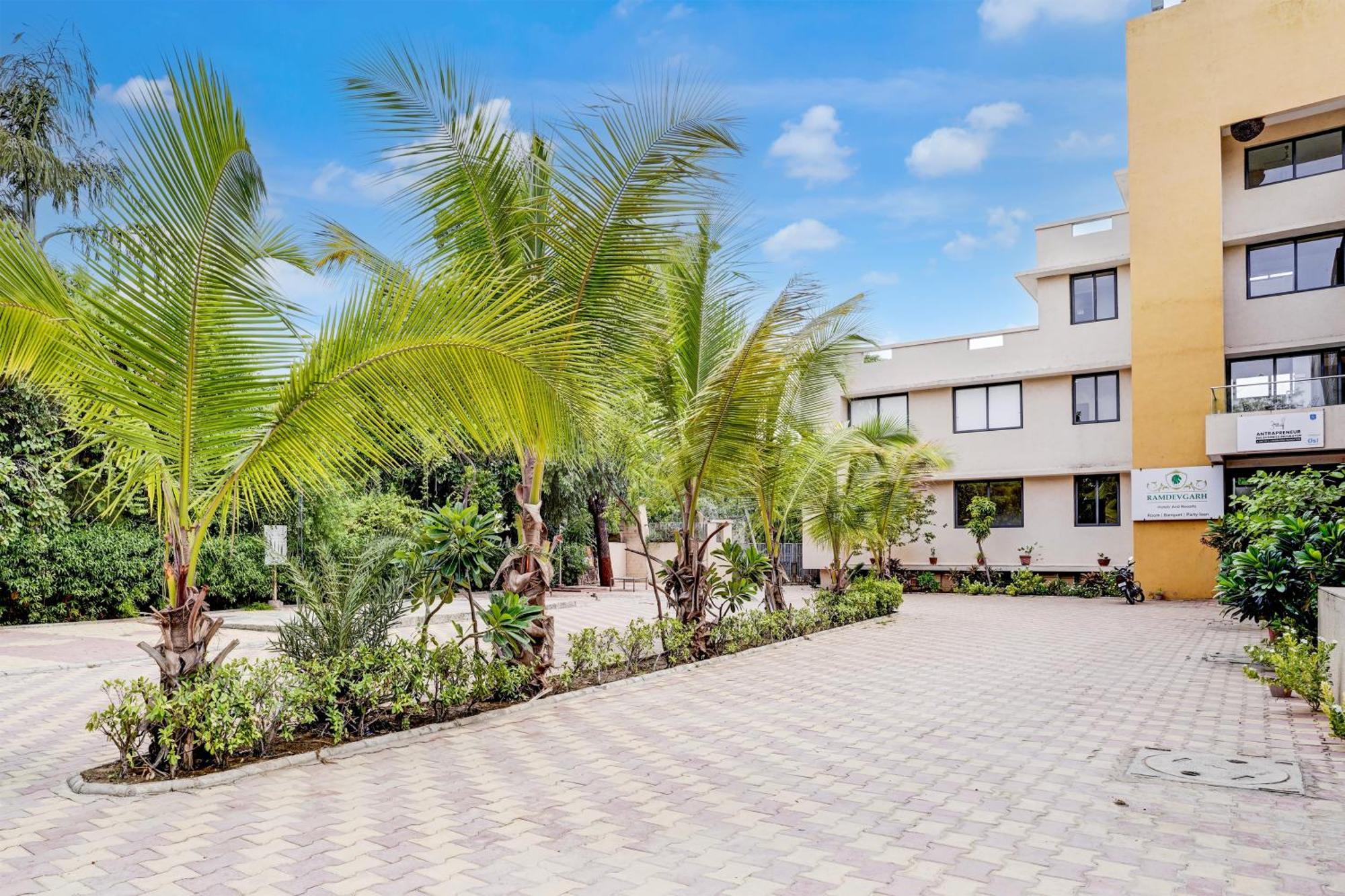 O Ramdevgarh Ghuma Hotel