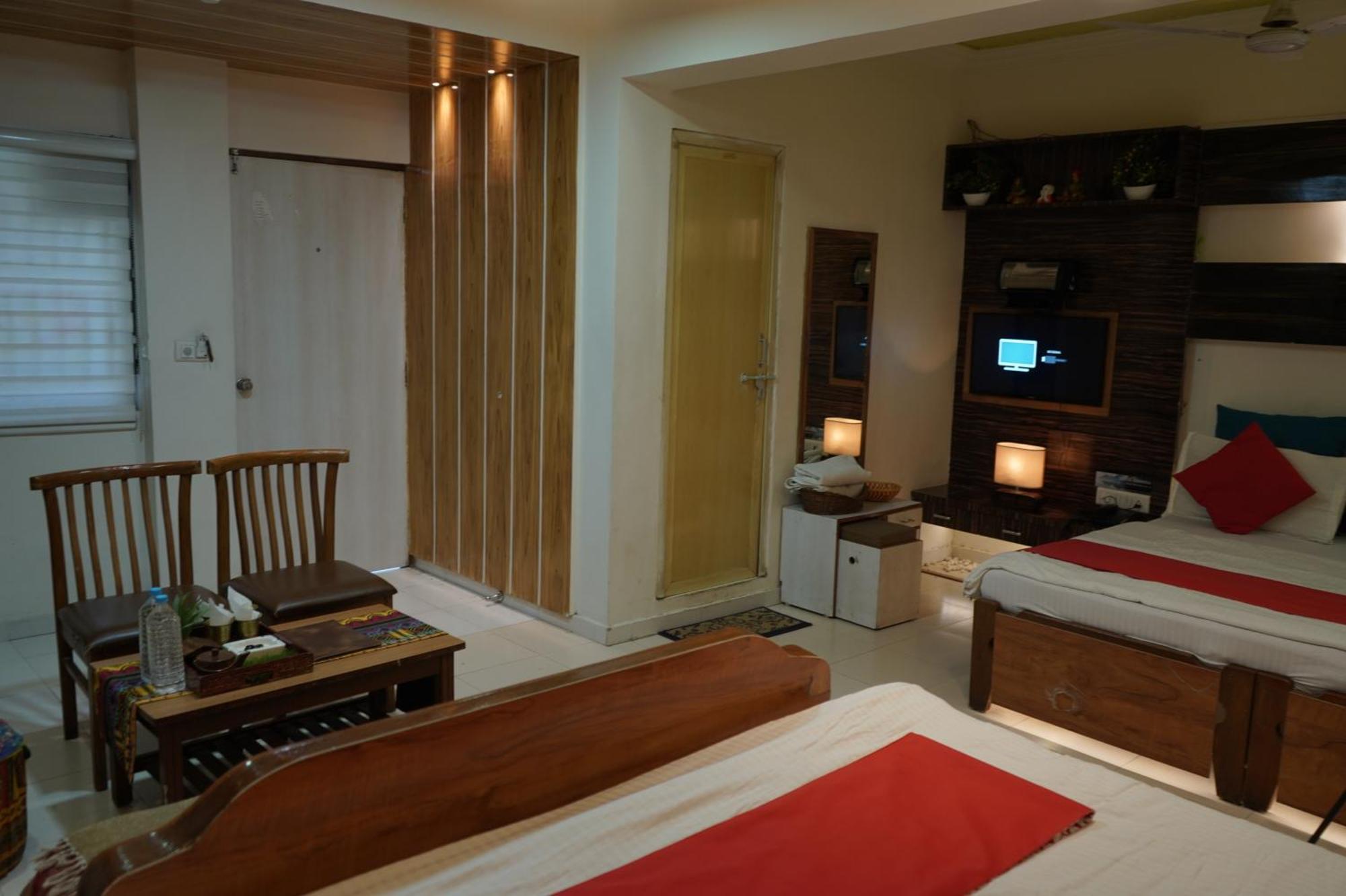 Love hotel Krishna