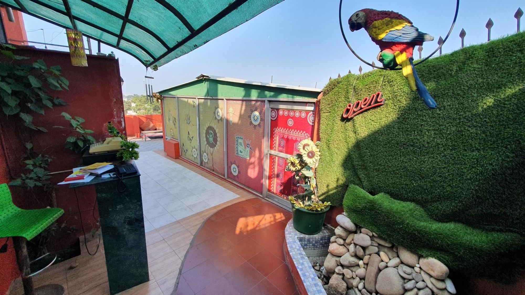 Love hotel Krishna 2*