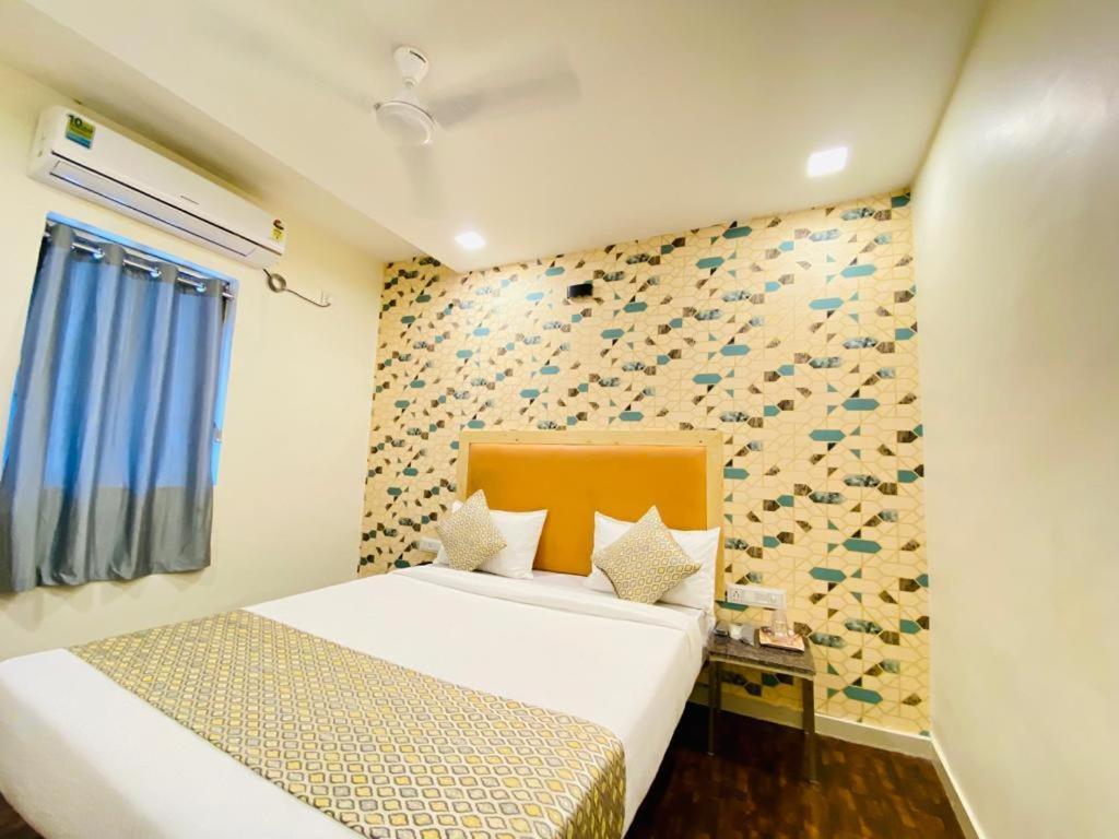 Alexa - Satellite Prahladnagar, * Ahmedabad