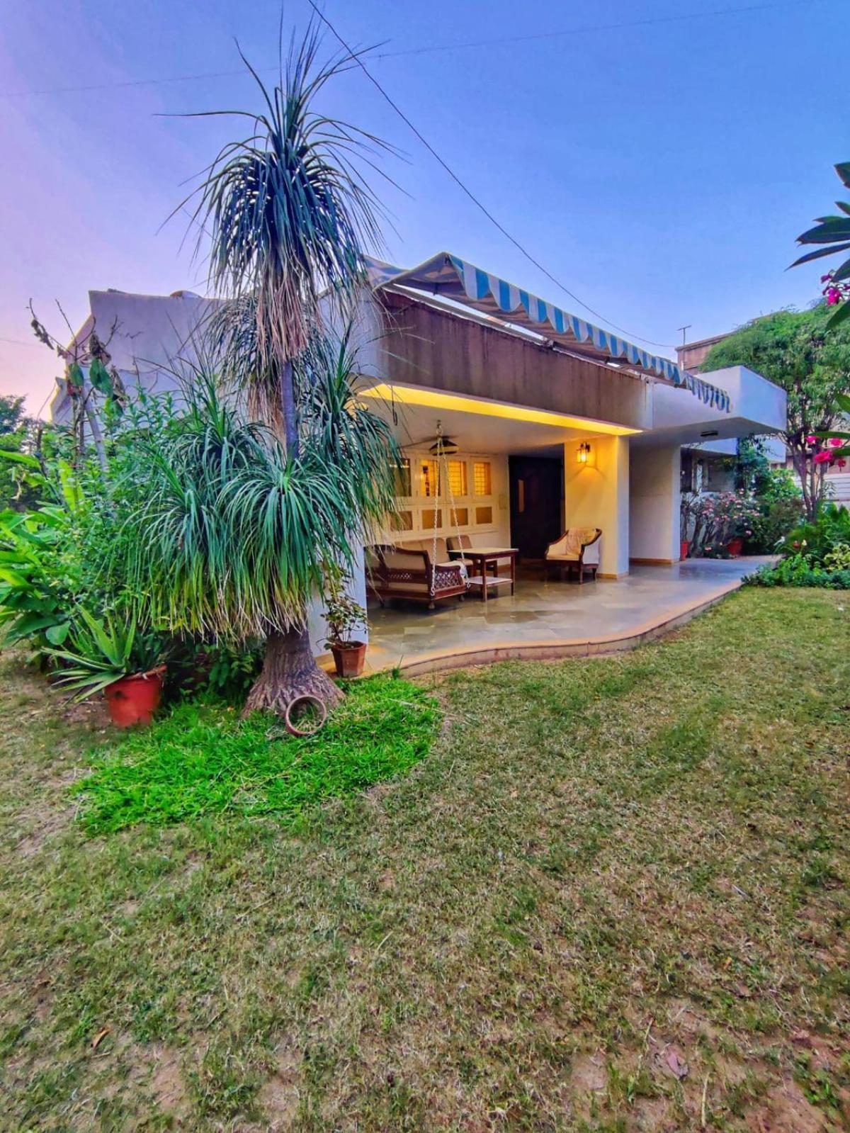 La Shangrila Charming Center Homestay *