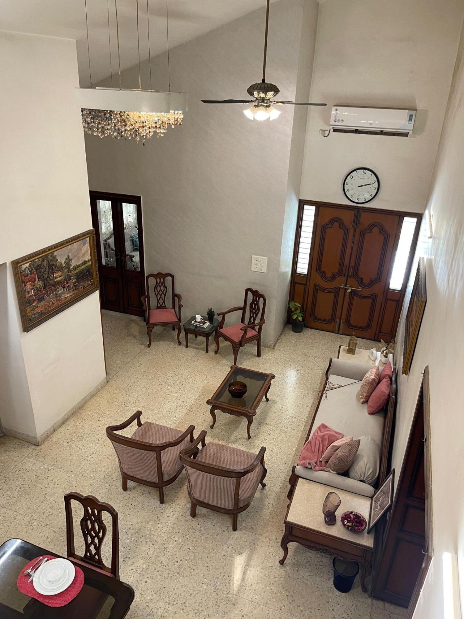 La Shangrila Charming Center Homestay *