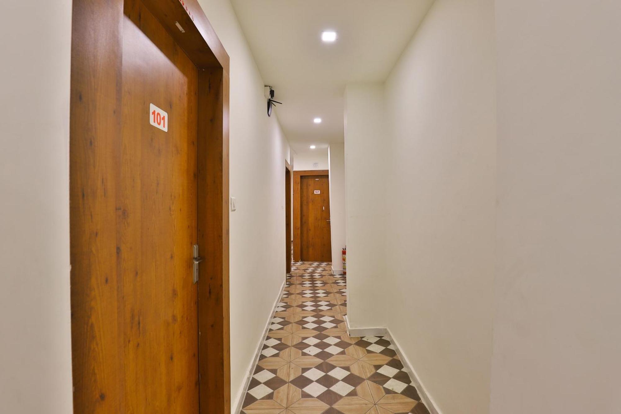 Oyo 30712 Surya Palace Hotel 3*