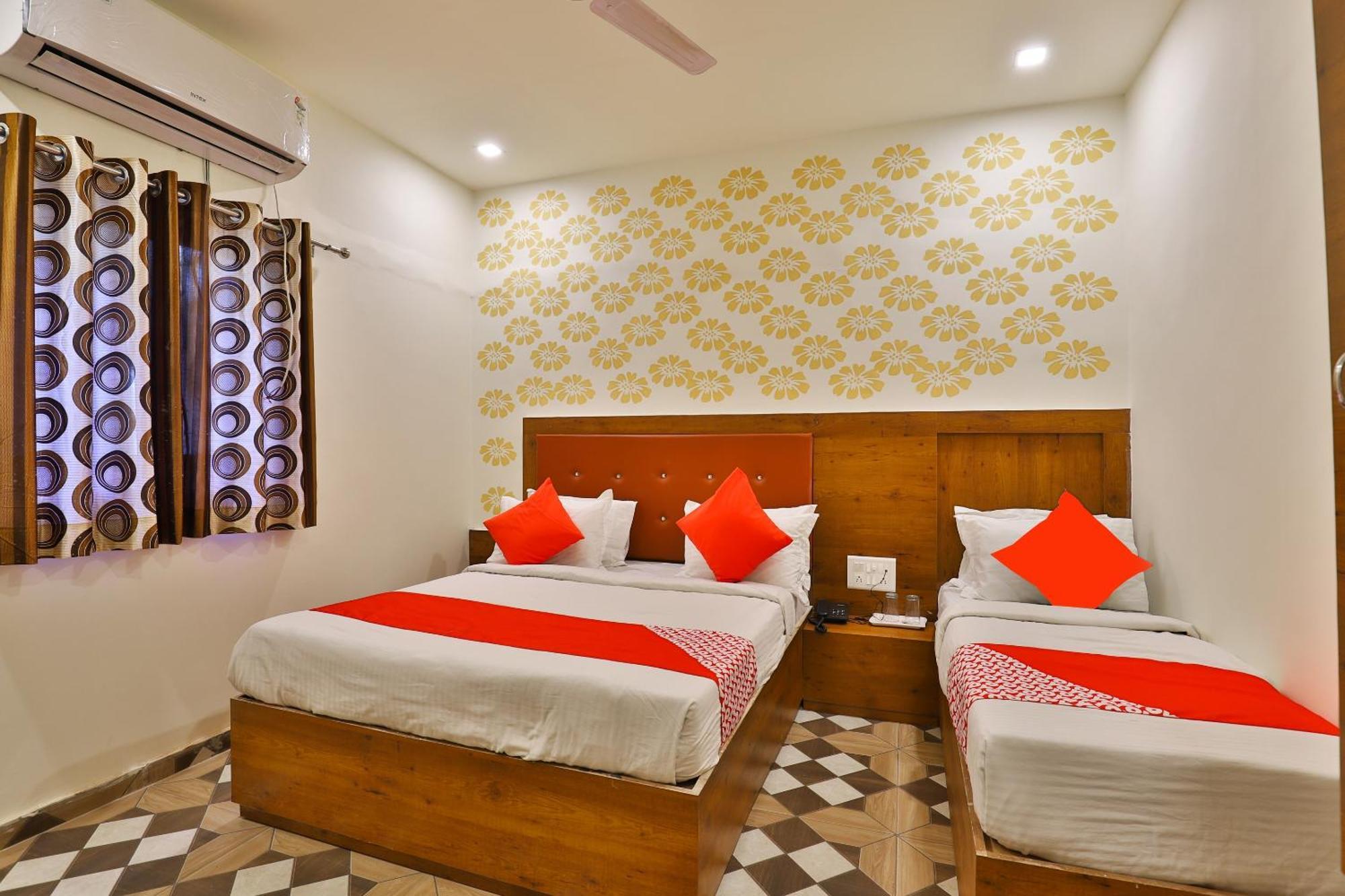 Oyo 30712 Surya Palace 3* Ahmedabad