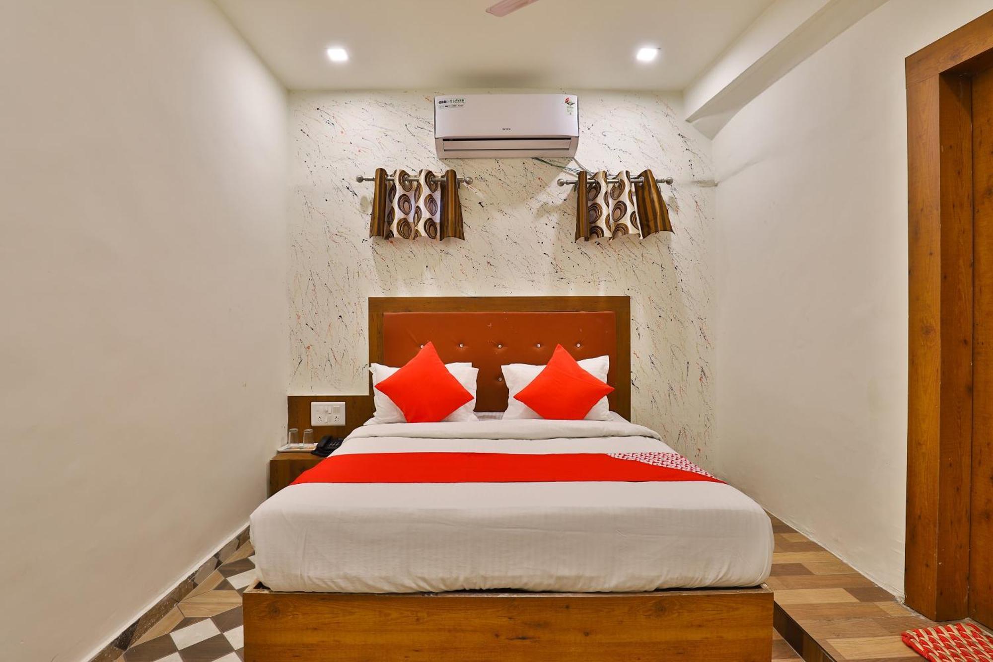 Hotel Oyo 30712 Surya Palace