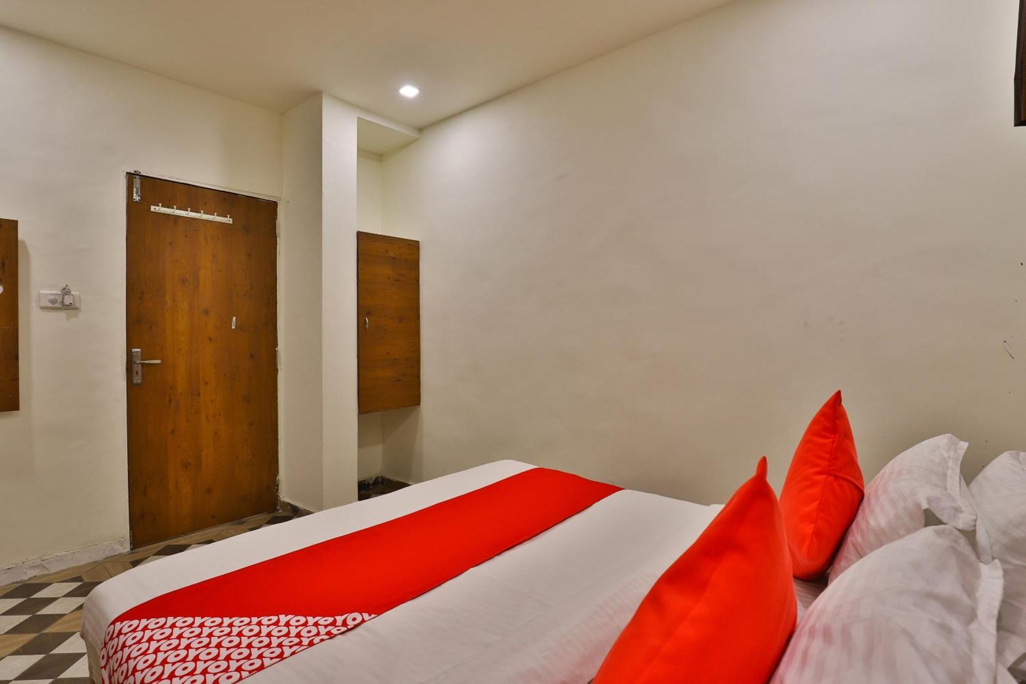 Oyo 30712 Surya Palace Hotel 3*
