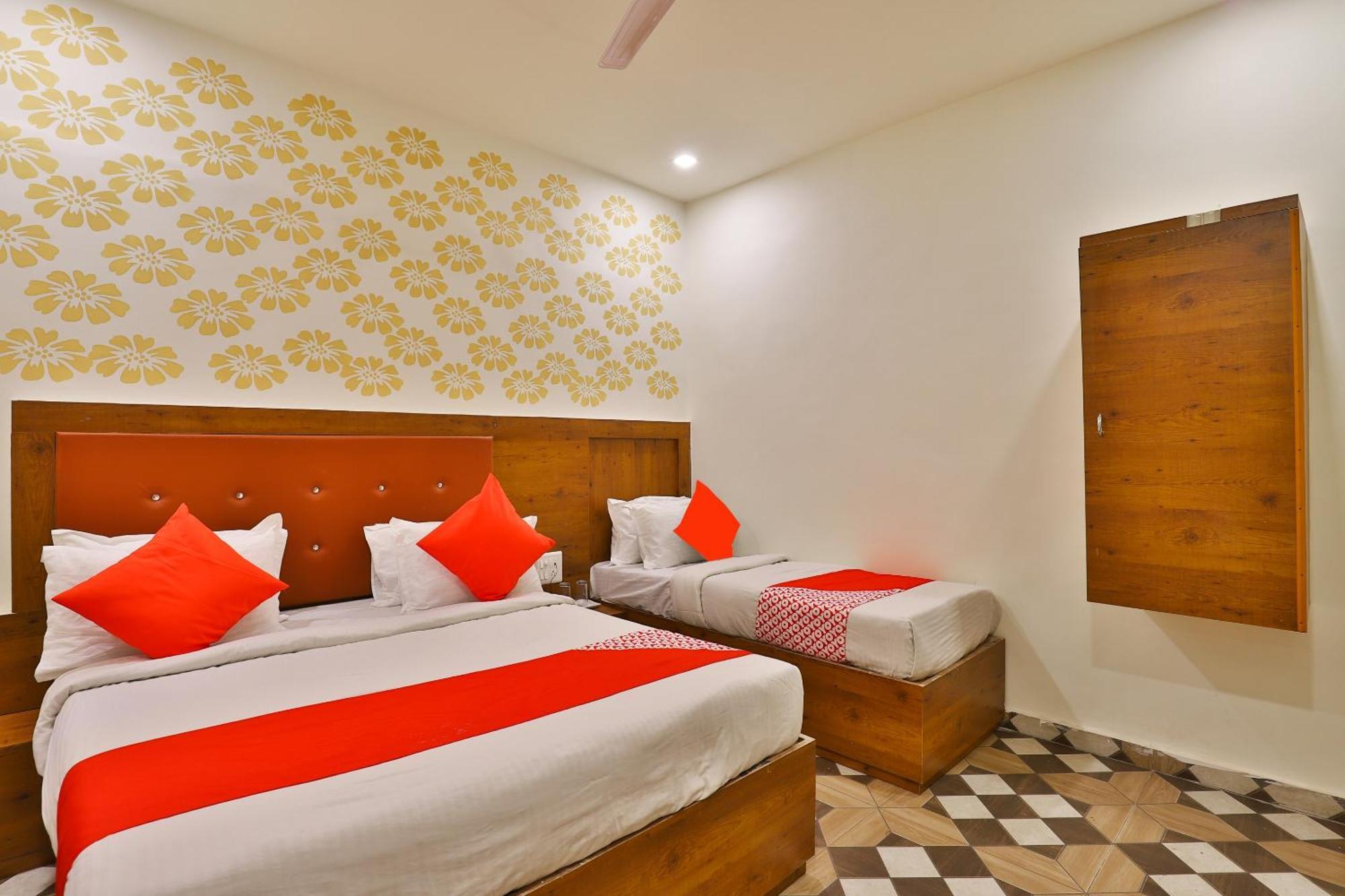Hotel Oyo 30712 Surya Palace Ahmedabad