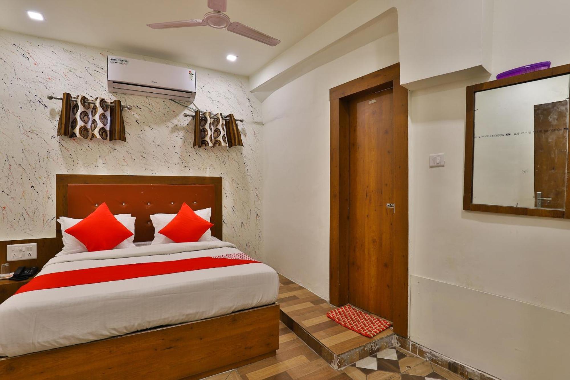 Oyo 30712 Surya Palace Ahmedabad