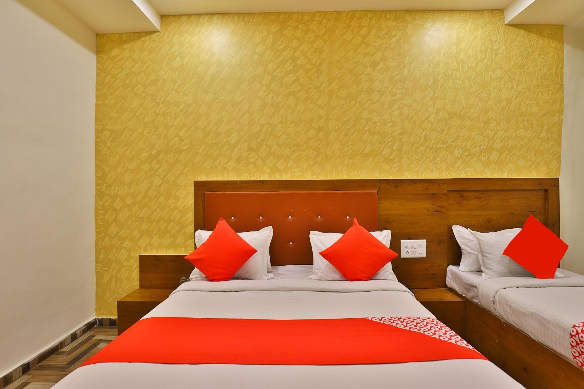 Oyo 30712 Surya Palace