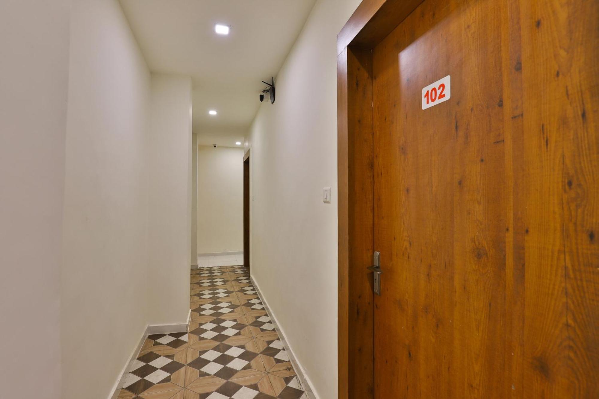 Hotel Oyo 30712 Surya Palace