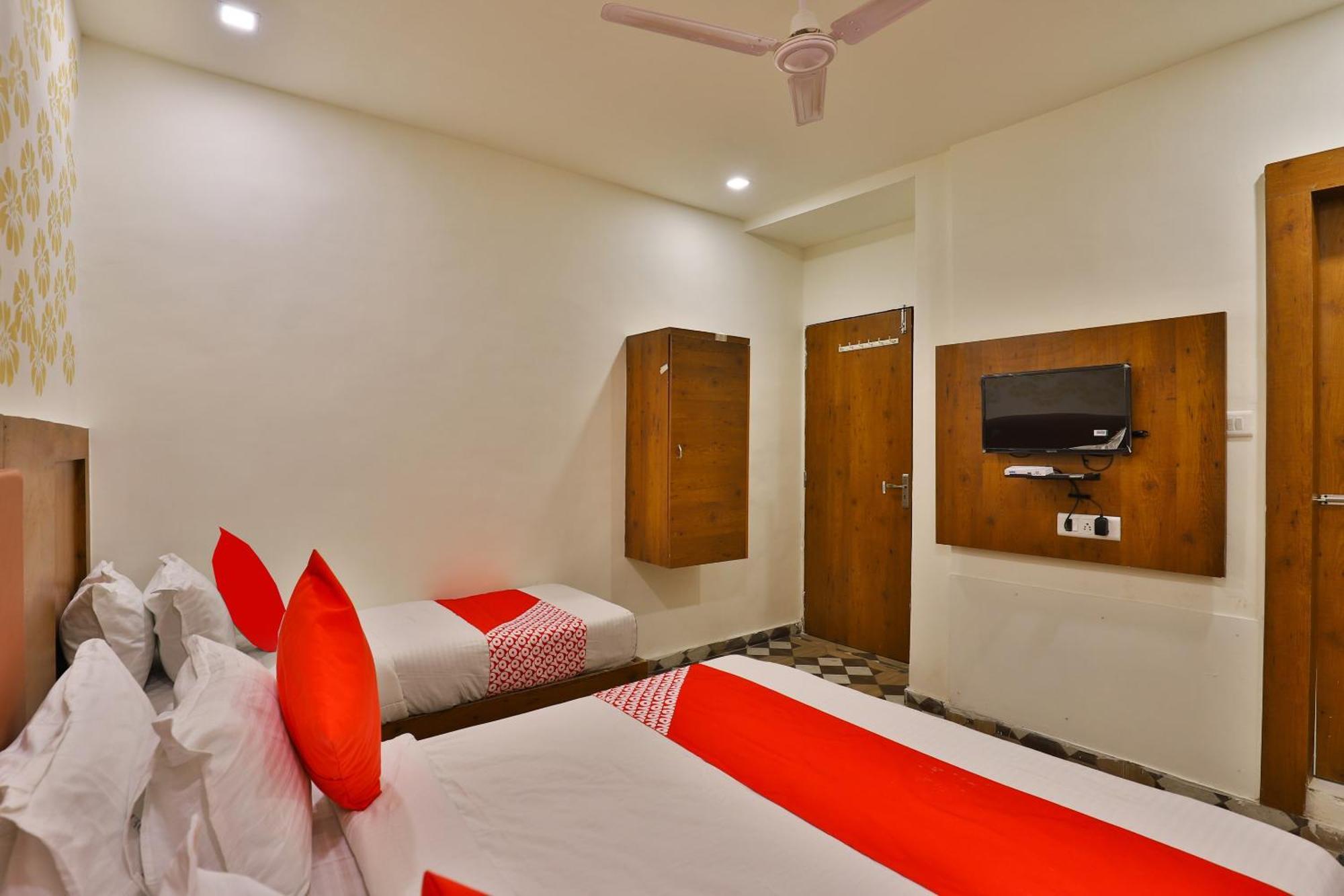 Oyo 30712 Surya Palace Ahmedabad