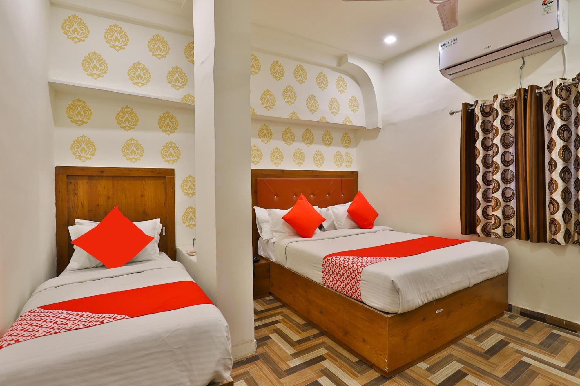 Oyo 30712 Surya Palace