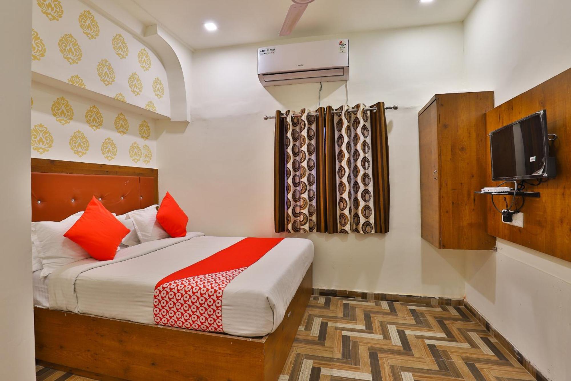 Hotel Oyo 30712 Surya Palace