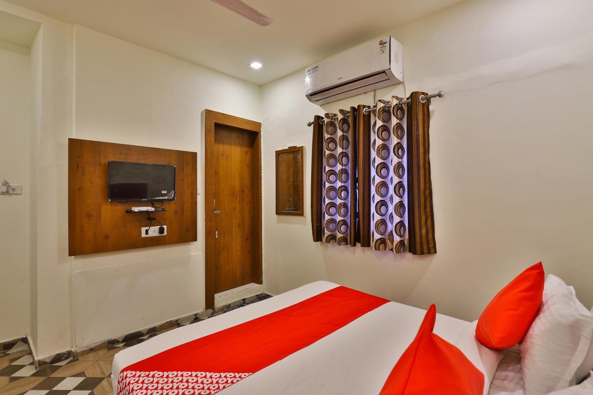 Oyo 30712 Surya Palace Hotel